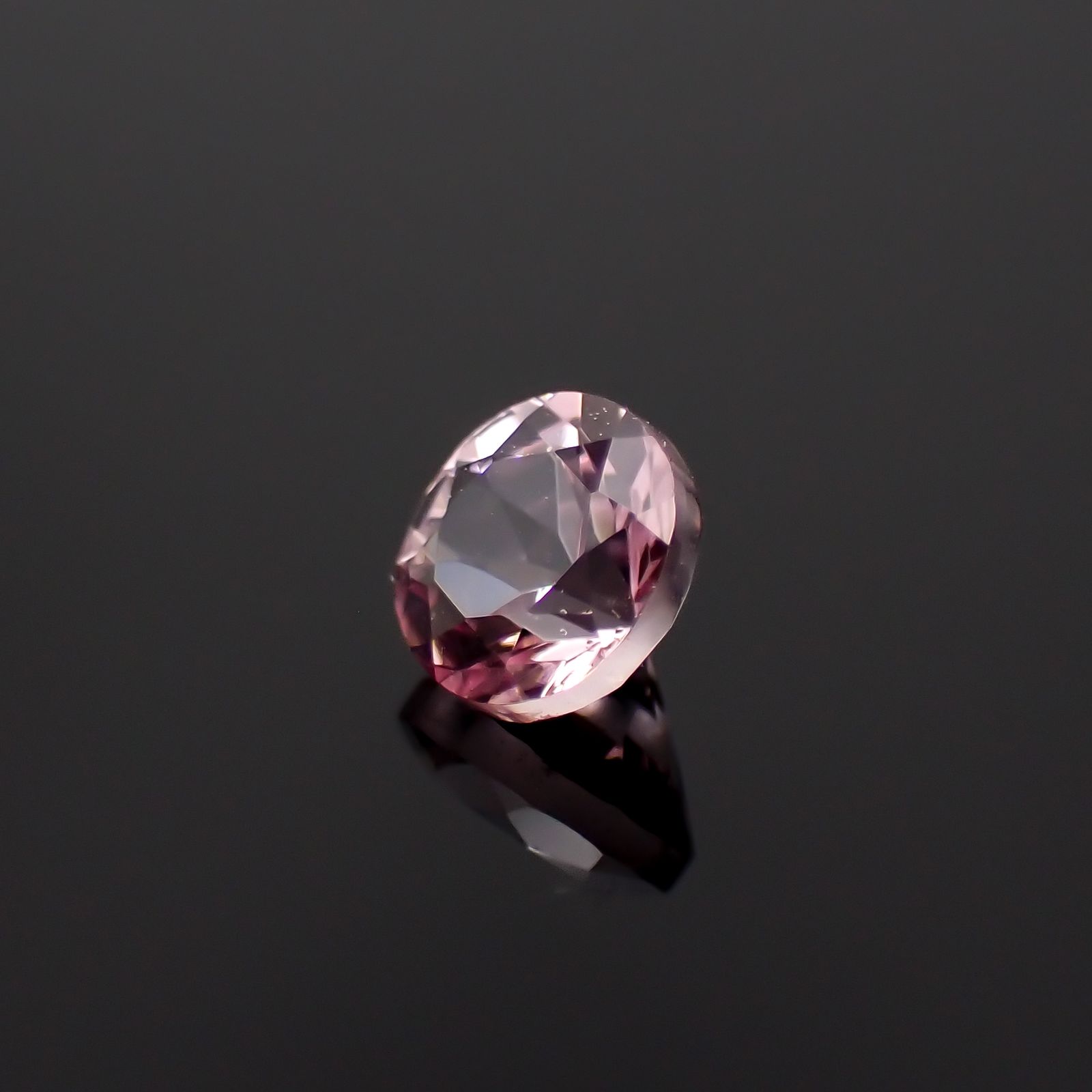 ドラゴンガーネット タンザニア産 0.51ct[230421429]4.5x4.4mm前後