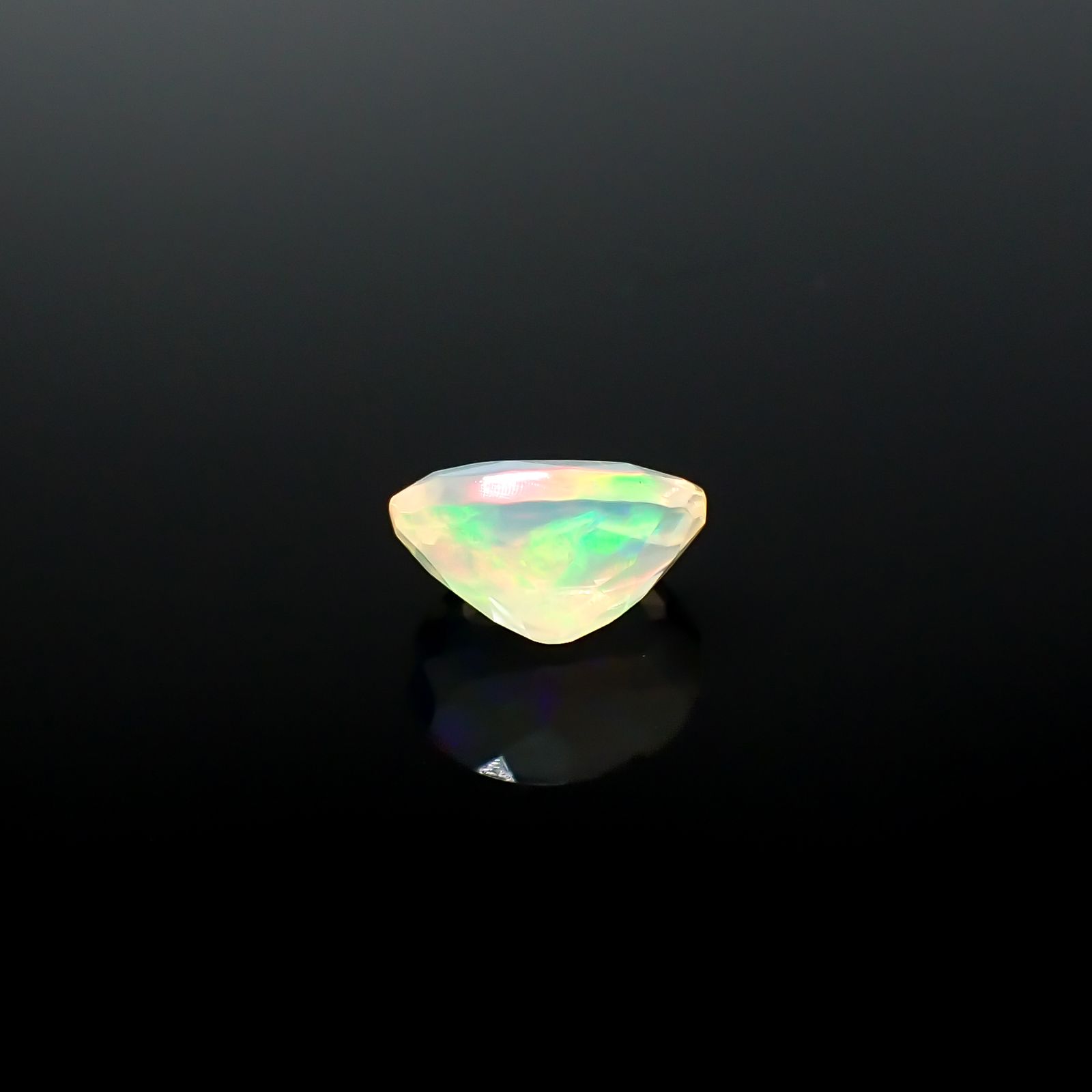 エチオピアオパール エチオピア産 0.77ct[240125320]8x6.2mm前後