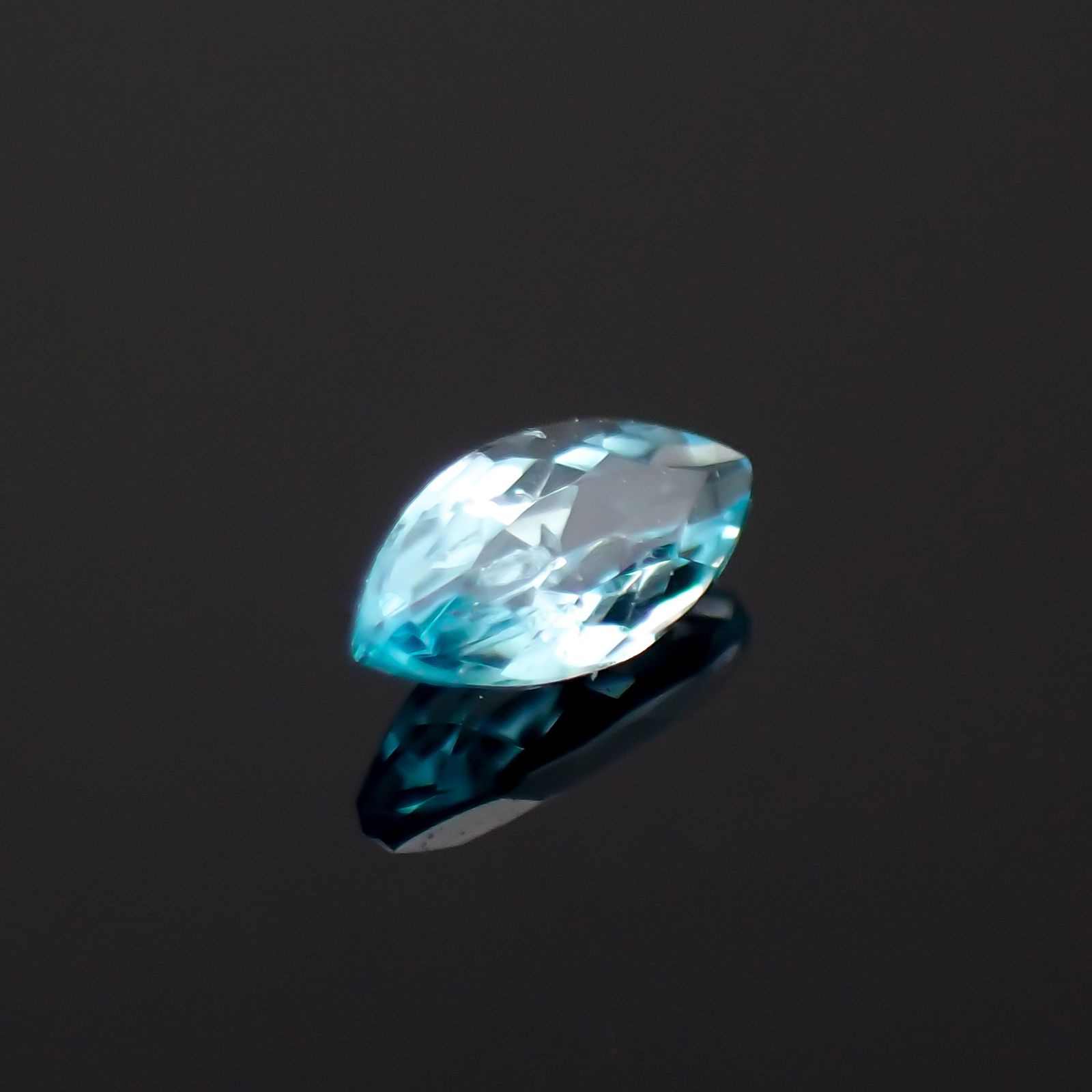 パライバトルマリン(宝石名トルマリン/別名パライバ・トルマリン)ブラジル・パライバ州バターリャ鉱山産 0.058ct 識別済[230622332]3.6x1.8mm前後
