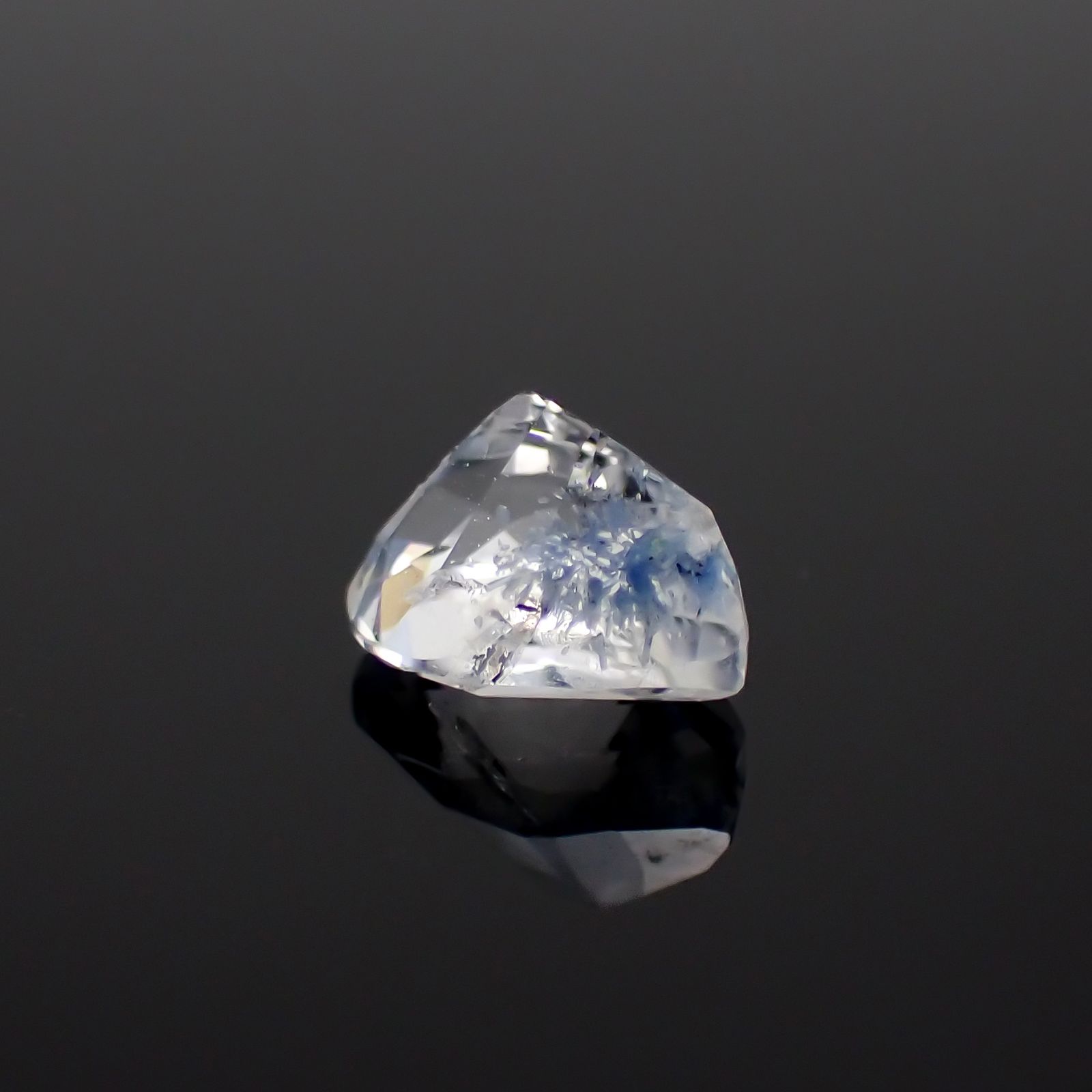デュモルチェライトインクォーツ ブラジル産 0.89ct[231023580]7.1x5.7mm前後