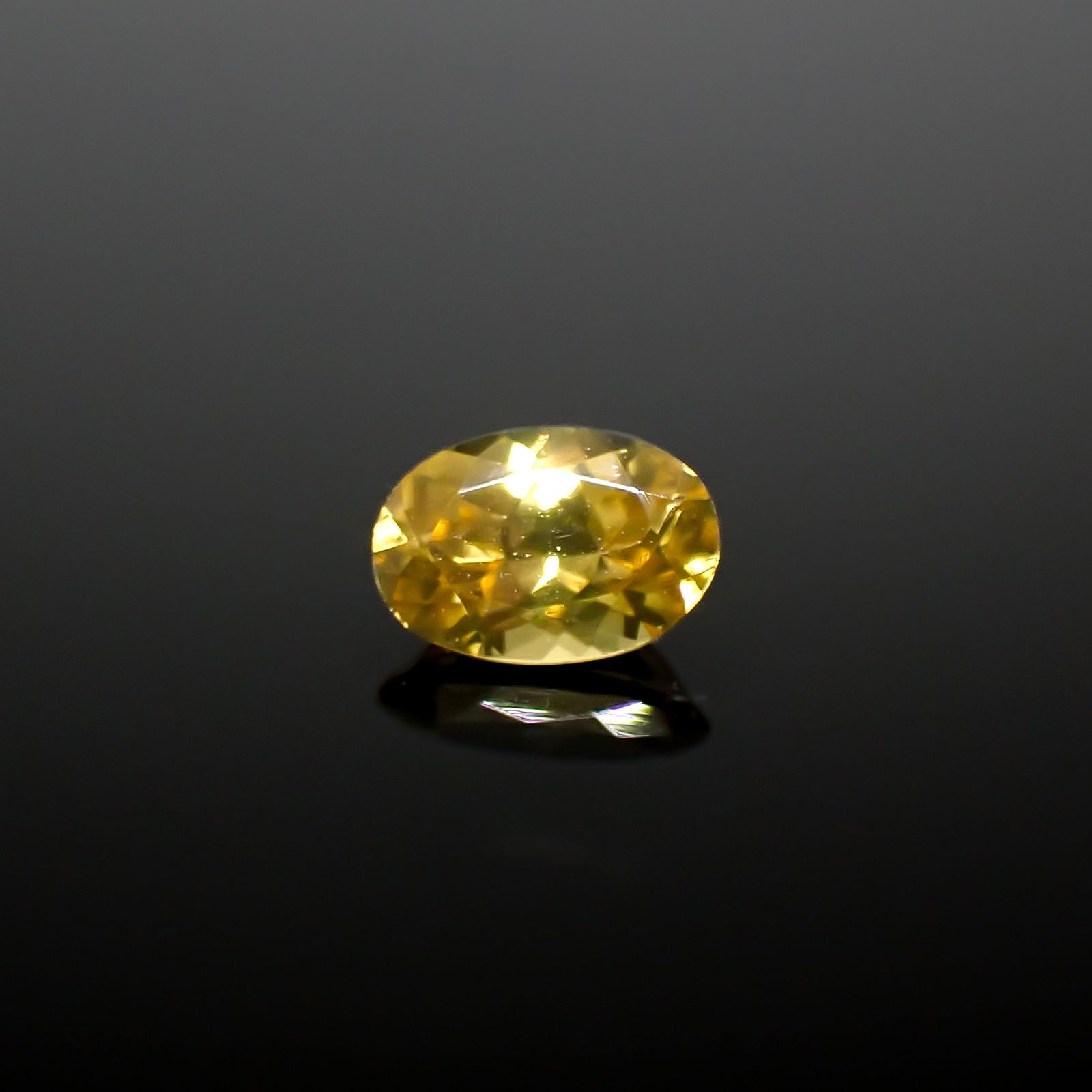 イエロージルコン スリランカ/カンボジア産 0.95ct[240728529]6.9x4.6mm前後