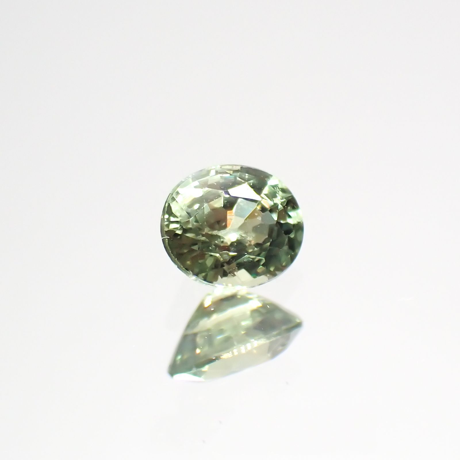 グリーンクリソベリル(宝石名クリソベリル)スリランカ/マダガスカル産 0.25ct 識別済[220114482]3.9x3.3mm前後