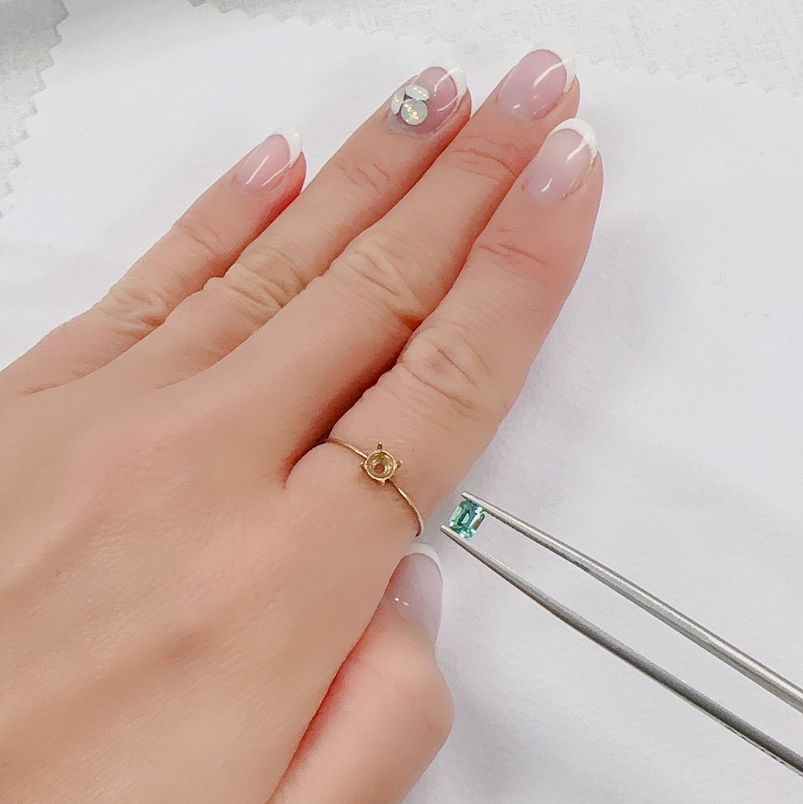 ノンオイル エメラルド ロシア産 0.36ct[230421688]4.3x3.6mm前後