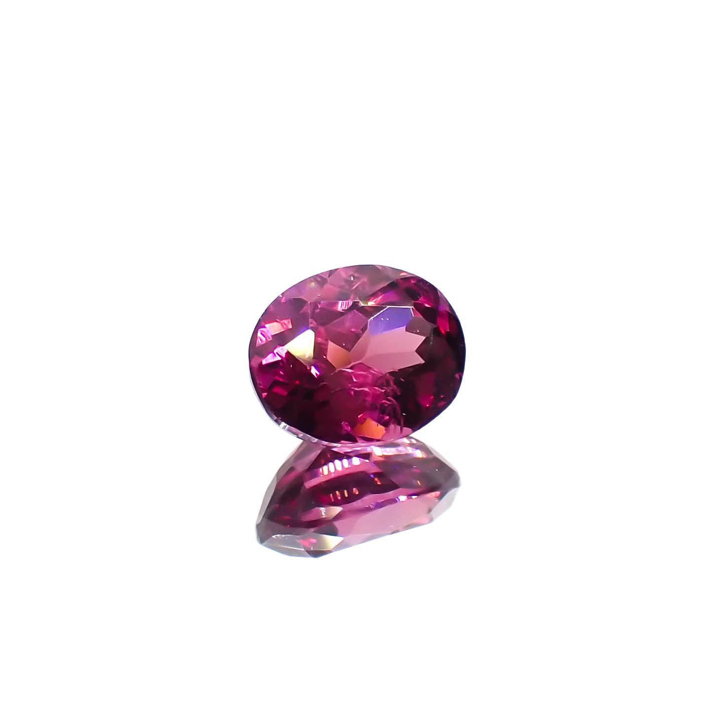 カラーシフトマラヤガーネット(宝石名ガーネット)タンザニア産 0.95ct 識別済[230120273]6.2x5mm前後
