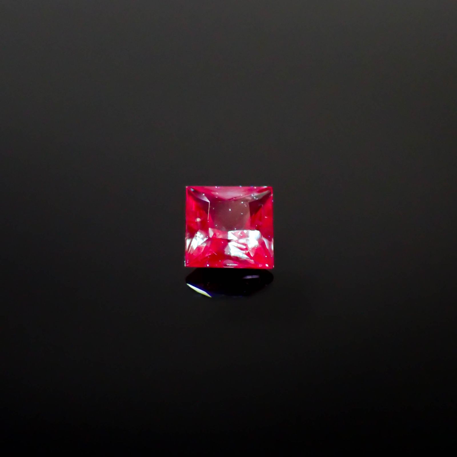 ◇プリンセスカット◇アレキサンドライト ブラジル産/EmeraldMain社製 0.066ct [250330066]2.2x2.2mm前後