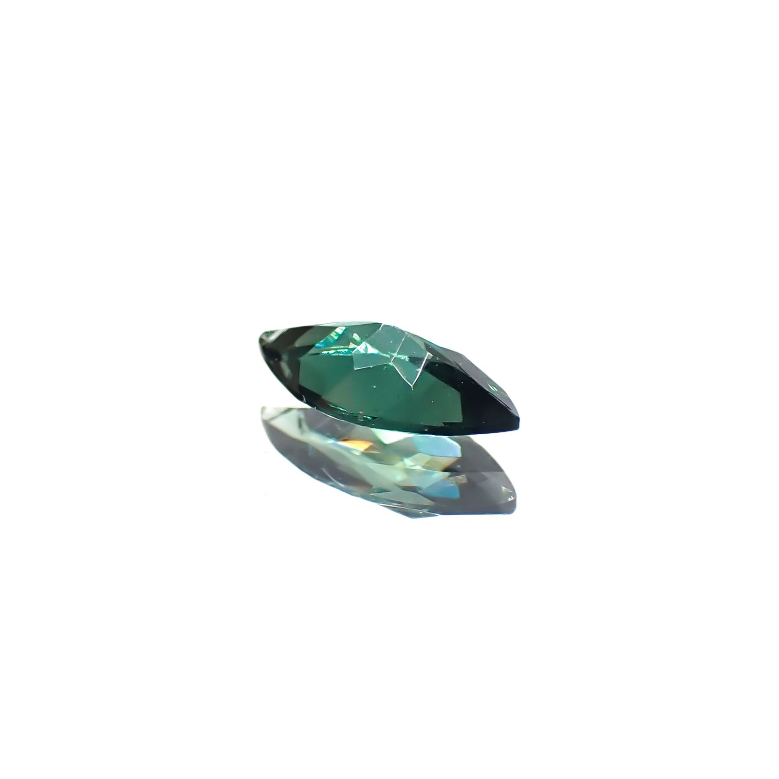 ベキリーブルーガーネット（カラーチェンジガーネット アレキタイプ） マダガスカル・ベキリー産 0.21ct[240628285]5.8x2.9mm前後