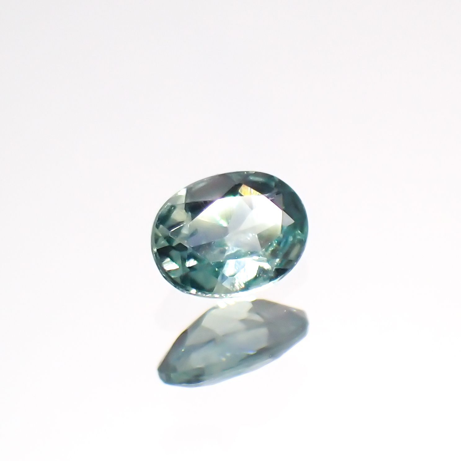 モンタナサファイア(宝石名サファイア)アメリカ・モンタナ州産 0.18ct 識別済[220114634]4x3mm前後
