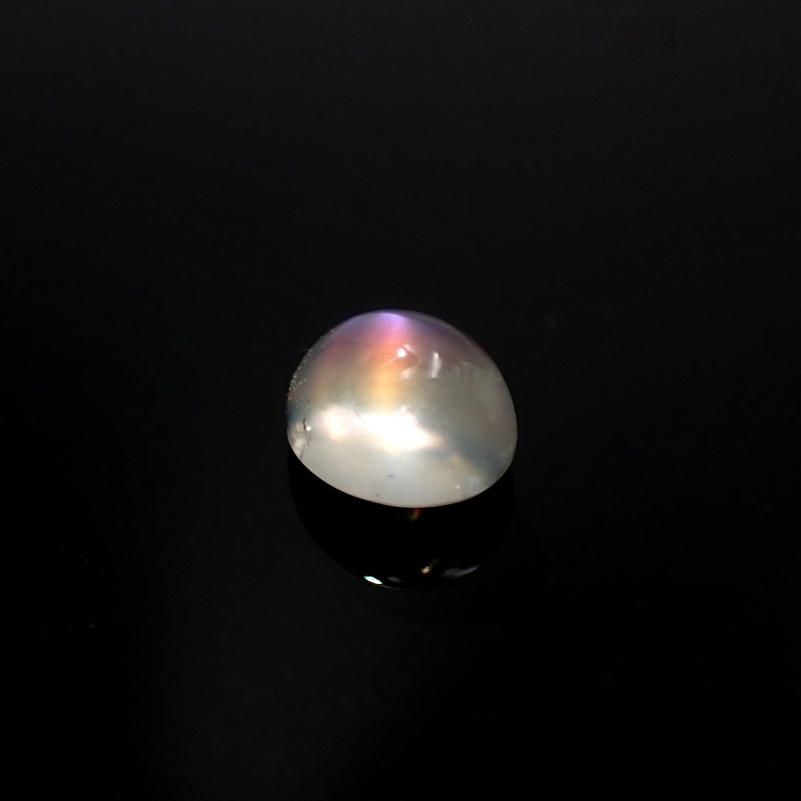 レインボームーンストーン(宝石名アンデシン)インド・タミルナードゥ州産 0.76ct 識別済[240828624]5.9x4.8mm前後
