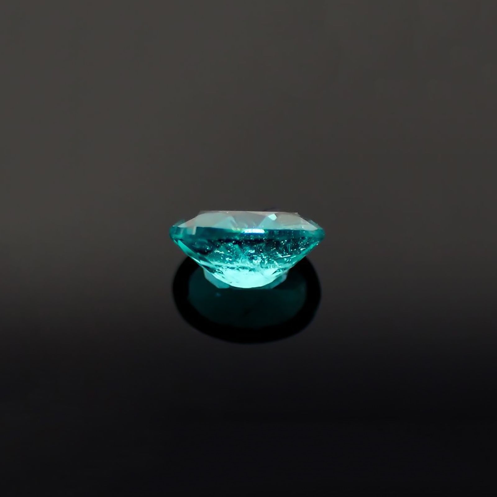 パライバトルマリン ブラジル産 0.19ct / 4.4x3.1mm前後 [221018790]