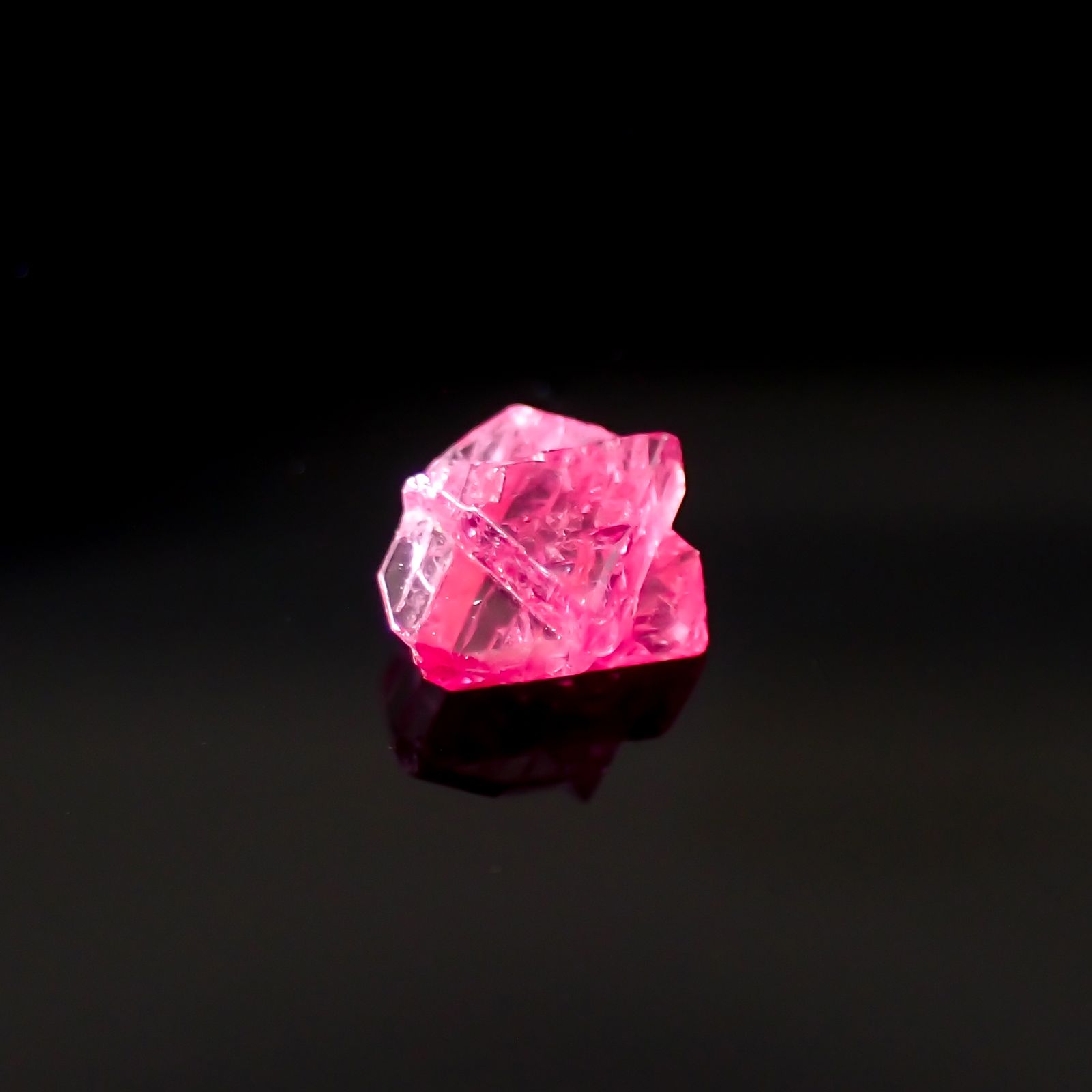 ツインクリスタルスピネル(スピネル式双晶）原石 ビルマ産 0.14ct[231124065]3.8x3.1mm前後