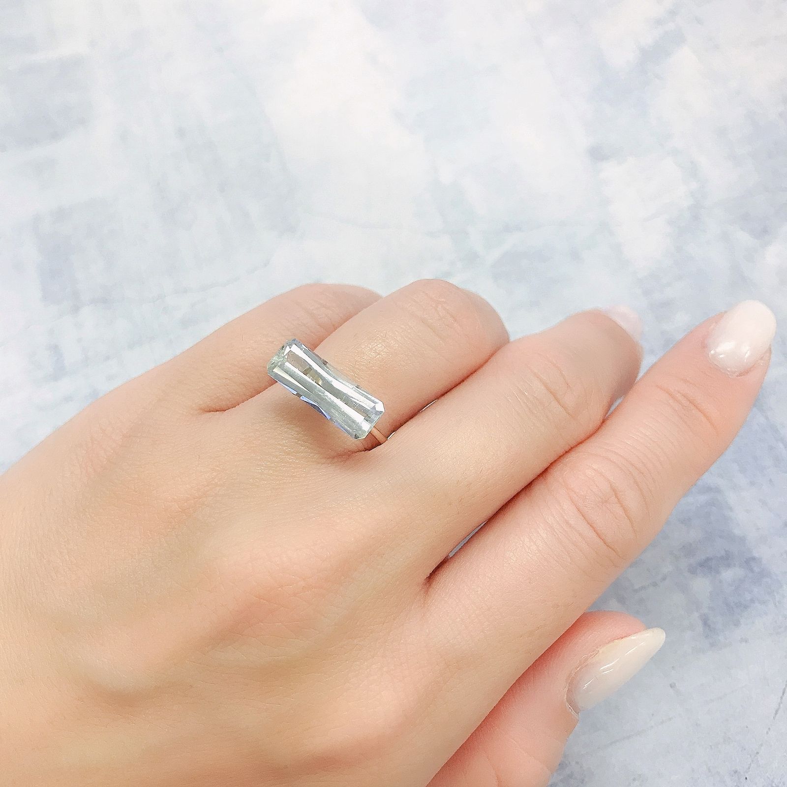ジェレメジェバイト(宝石名エレメジェバイト)ナミビア産 3.221ct ソ付(彩珠)[220616458]16x5.8mm前後