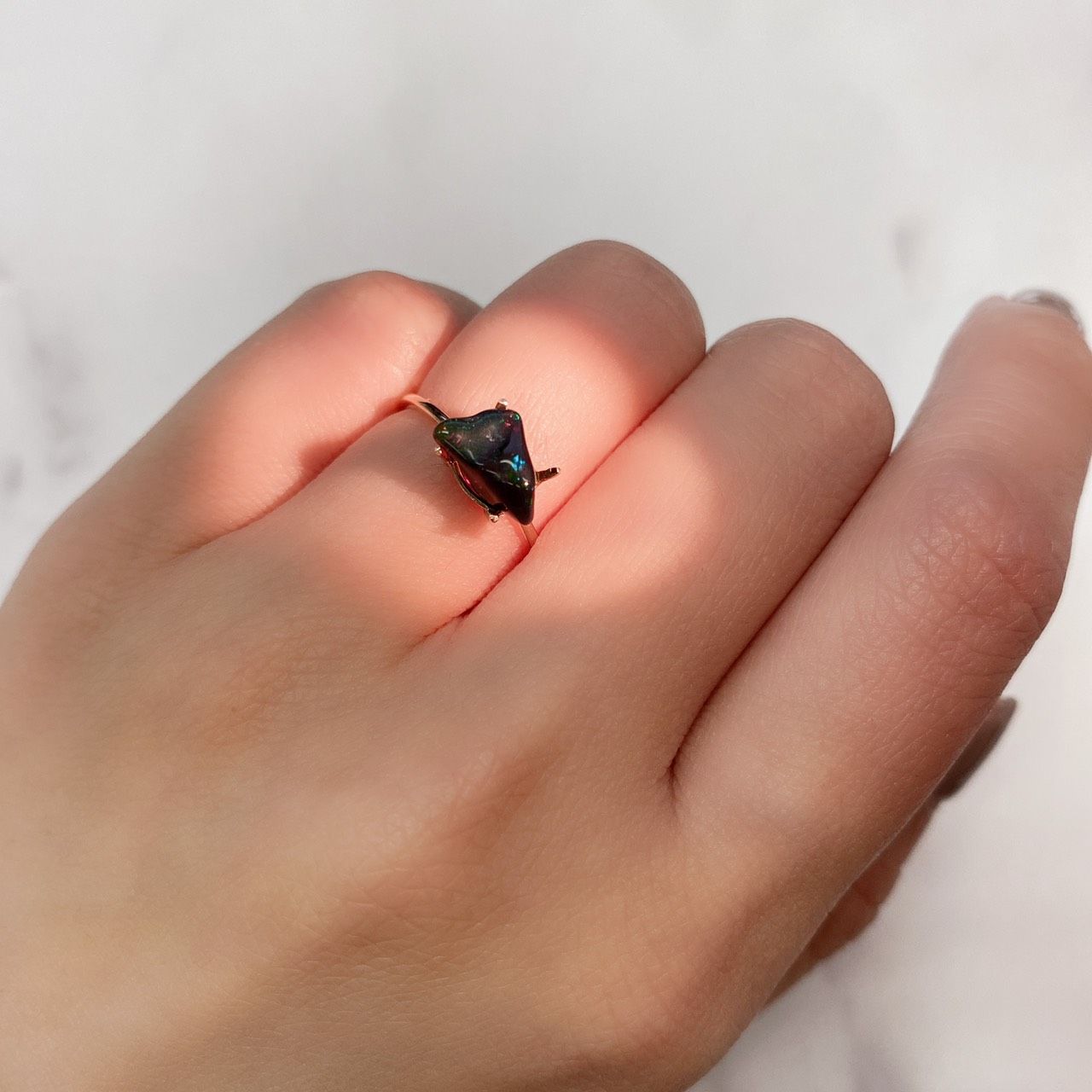 ◇バロック型◇ブラックオパール エチオピア産 ルース 0.98ct[210913240]9.4×5.8mm前後