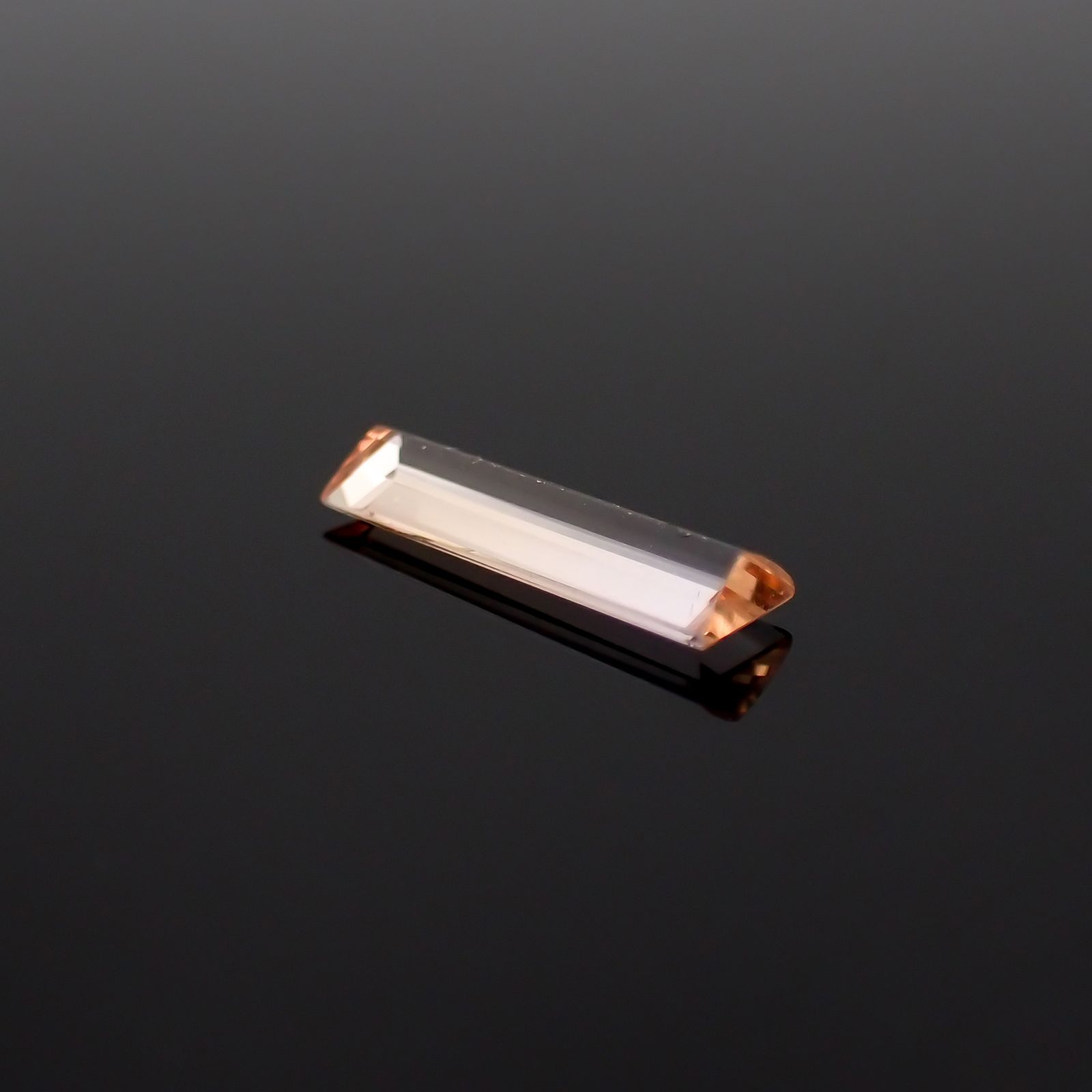 バイカラートパーズ ブラジル産 1.18ct[231023704]12.8x3.6mm前後