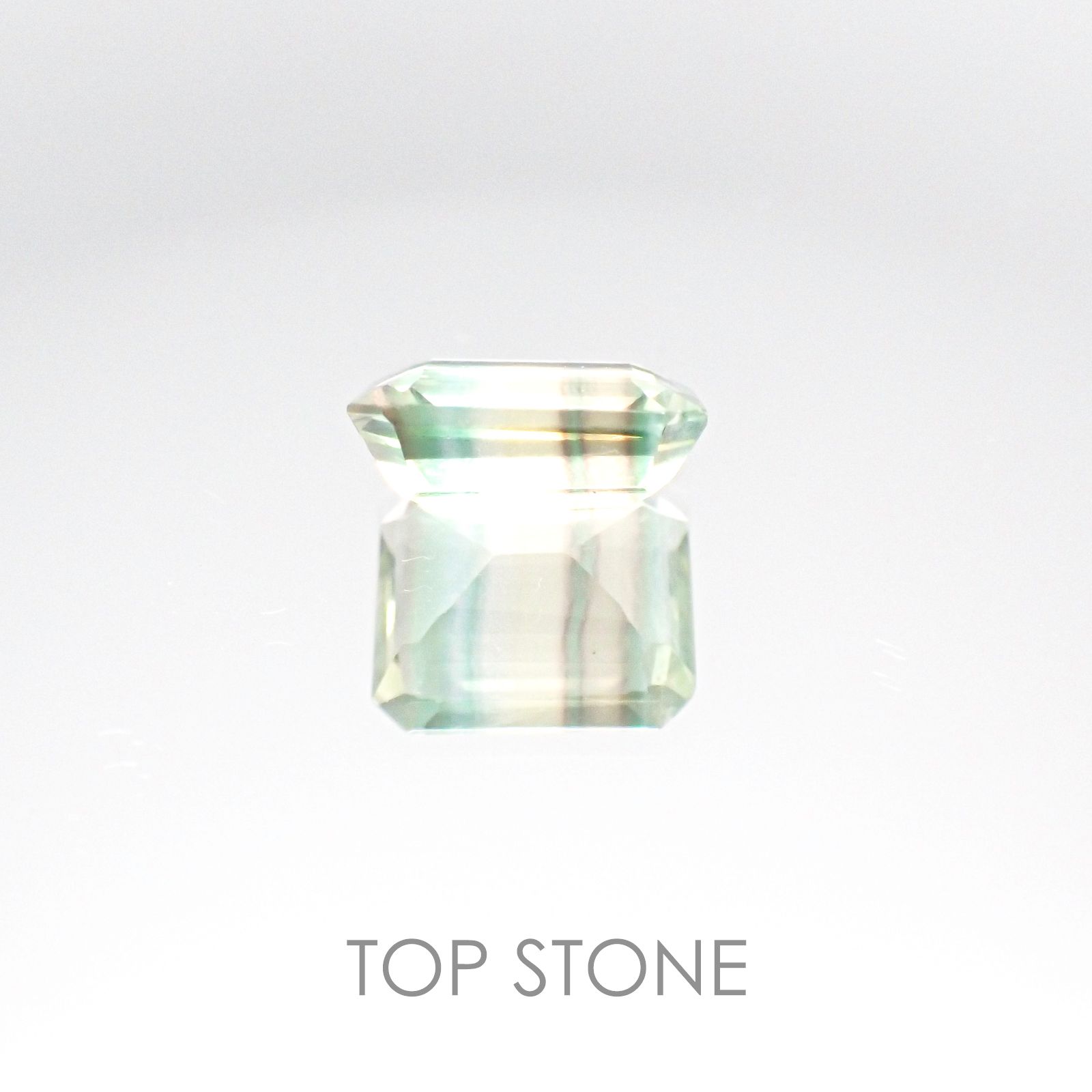 バイカラーフローライト ブラジル産 ルース 3.38ct[2010107060]9.9×8mm前後