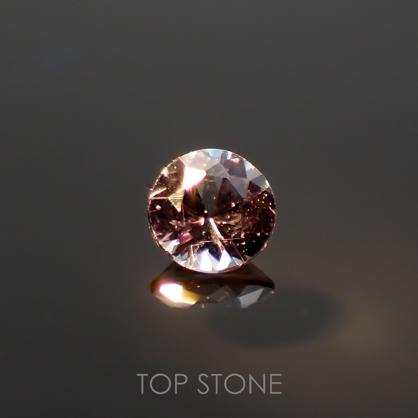カラーチェンジガーネット アレキタイプ(宝石名ガーネット)マダガスカル・ベキリー産 0.080ct 識別済[221219417]2.6x2.6mm前後