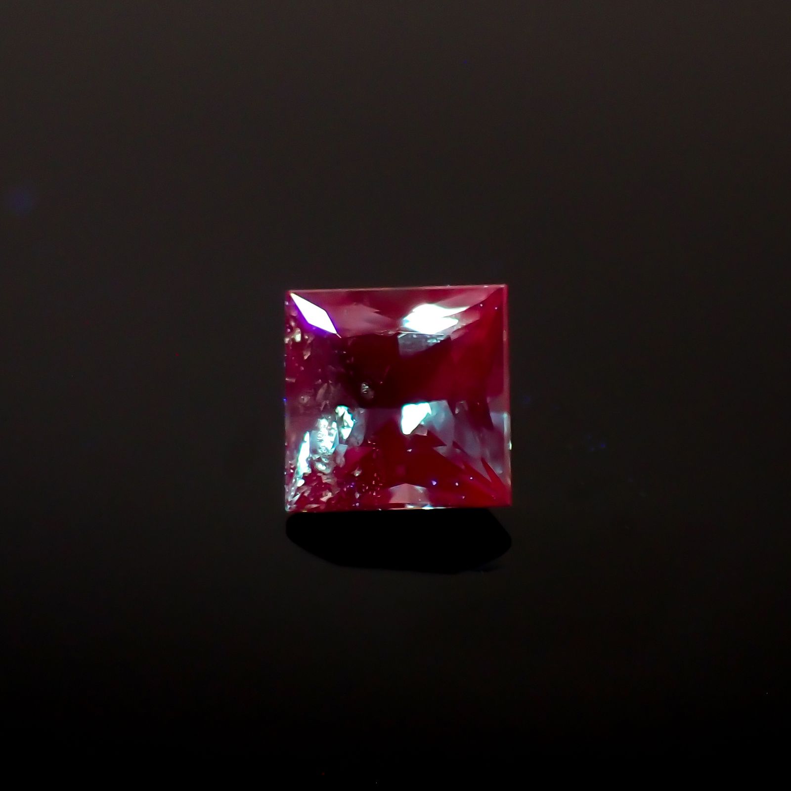 ◇プリンセスカット◇アレキサンドライト ブラジル産 0.097ct[230522058]2.5x2.5mm前後