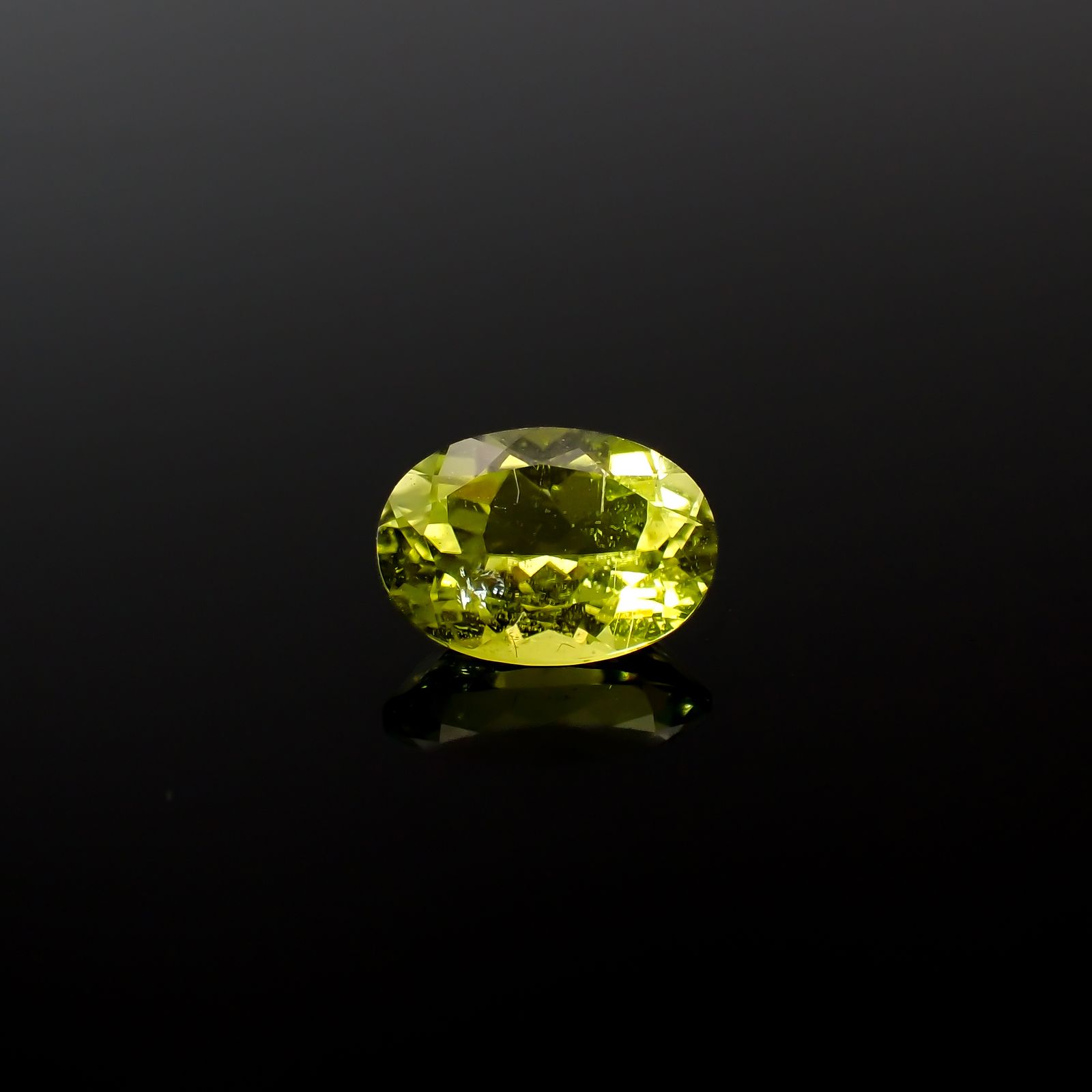 カナリートルマリン ザンビア・カナリー鉱山産 0.86ct[240527560]7.2x5.1mm前後