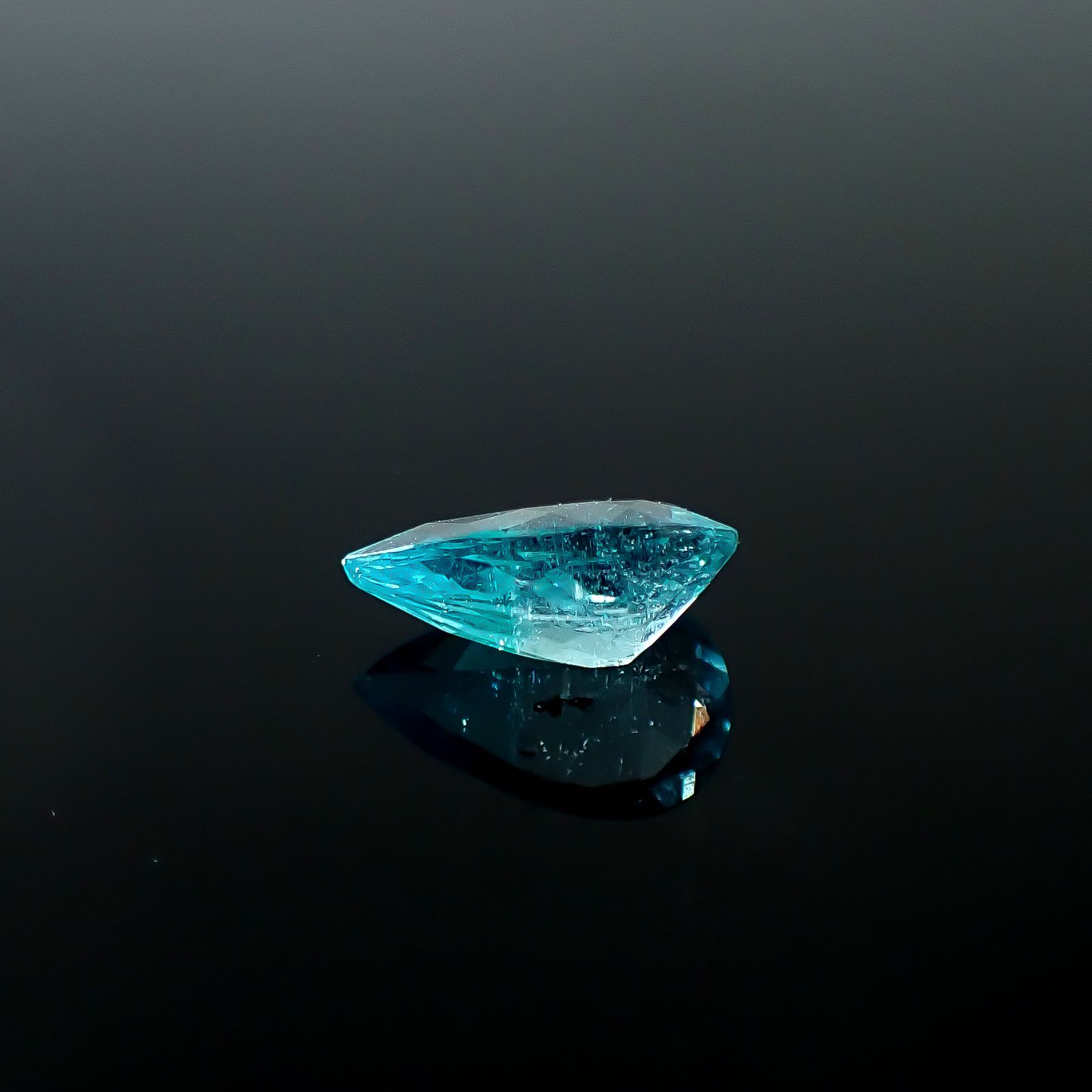 パライバトルマリン(宝石名トルマリン/別名パライバ・トルマリン)ブラジル産 GIA鑑付 1.62ct / 10.66x6.68mm前後 [251031347]