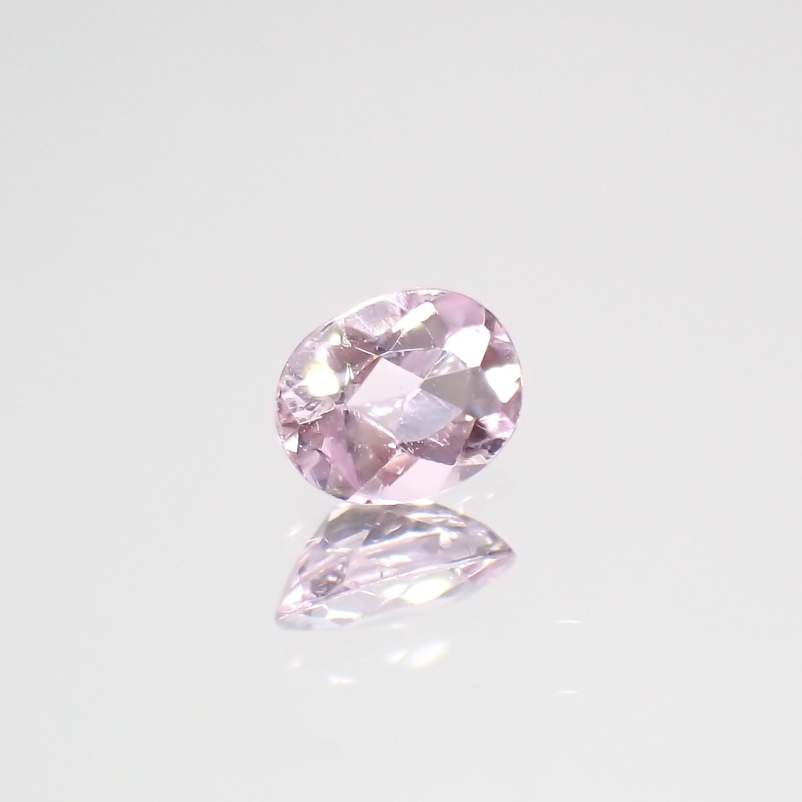 インペリアルトパーズ(宝石名トパーズ)ブラジル産 0.36ct 識別済[220114981]5.1x3.9mm前後