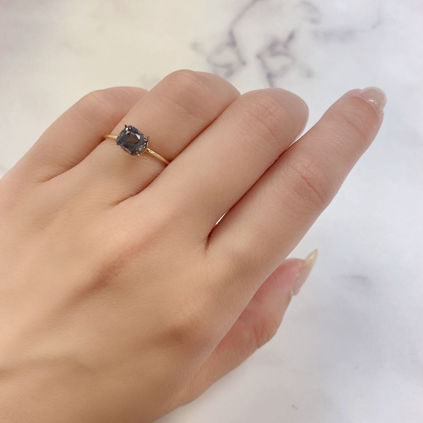 プラチナスピネル(宝石名スピネル) ビルマ産 1.381ct ソ付(彩珠)[210913318]7.1×5.9mm前後