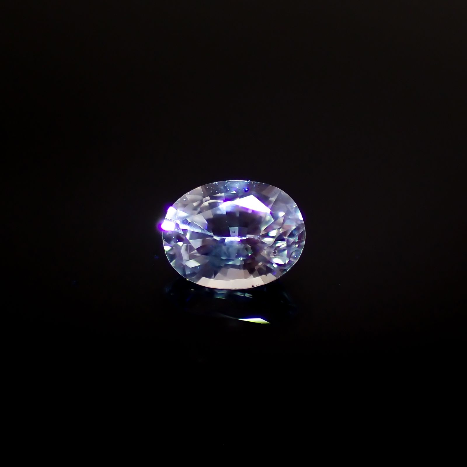 カラーレスサファイア スリランカ産 0.43ct[240527479]5.1x3.8mm前後