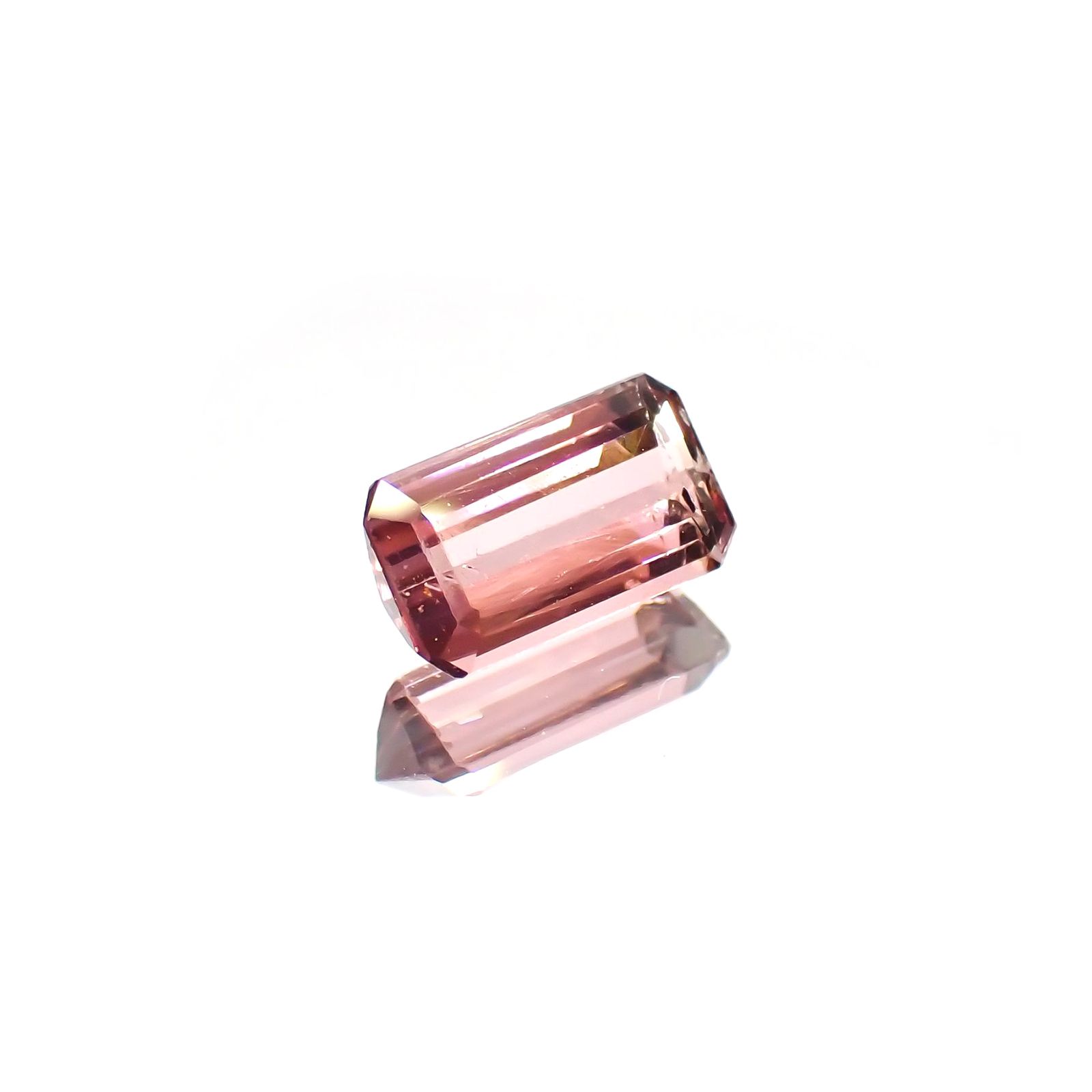 ローズピンクトルマリン(宝石名ピンク・トルマリン)ブラジル/アフリカ産 0.64ct 識別済[220114864]6.9x3.9mm前後
