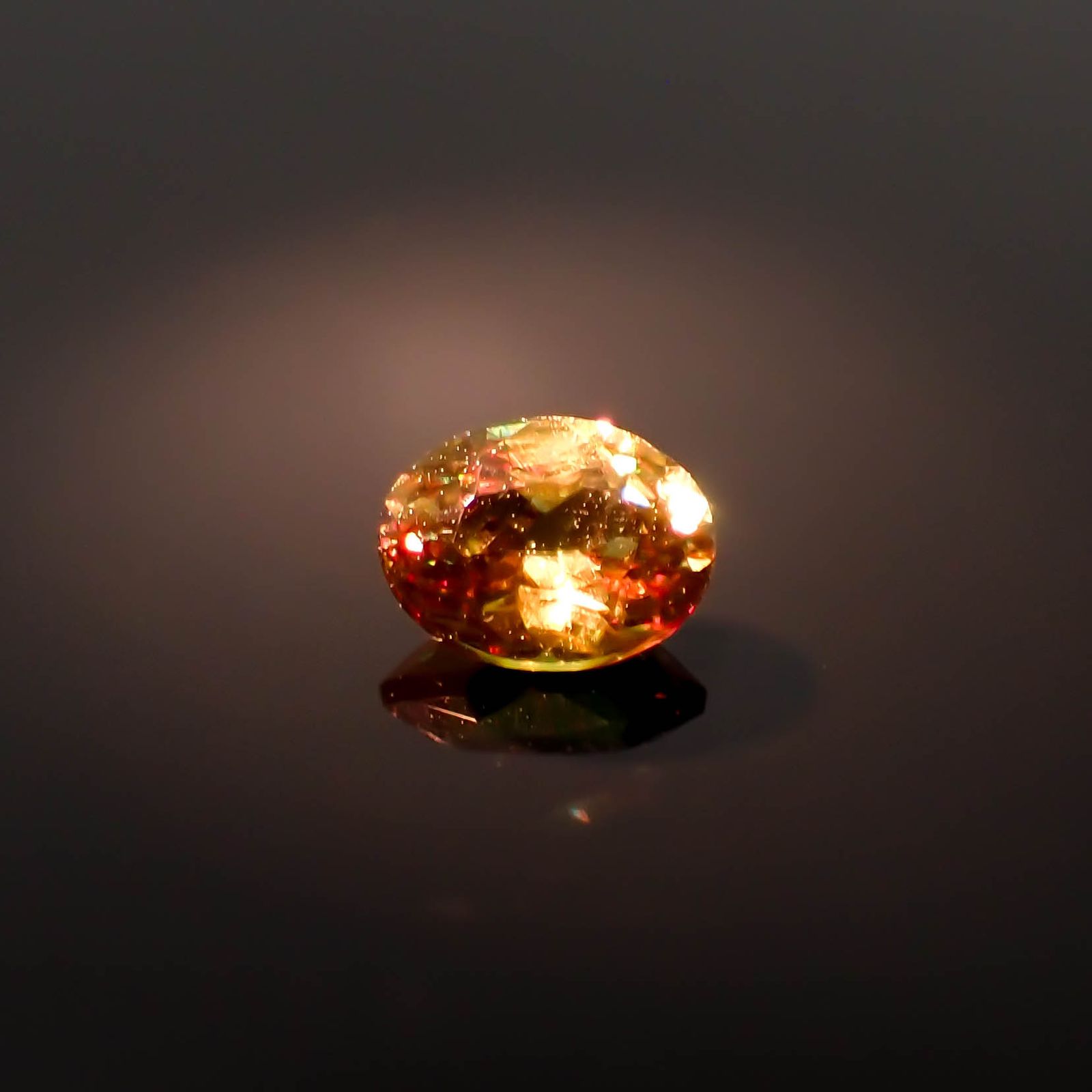 カラーチェンジスフェーン パキスタン産 0.25ct[231224738]4.4x3.3mm前後