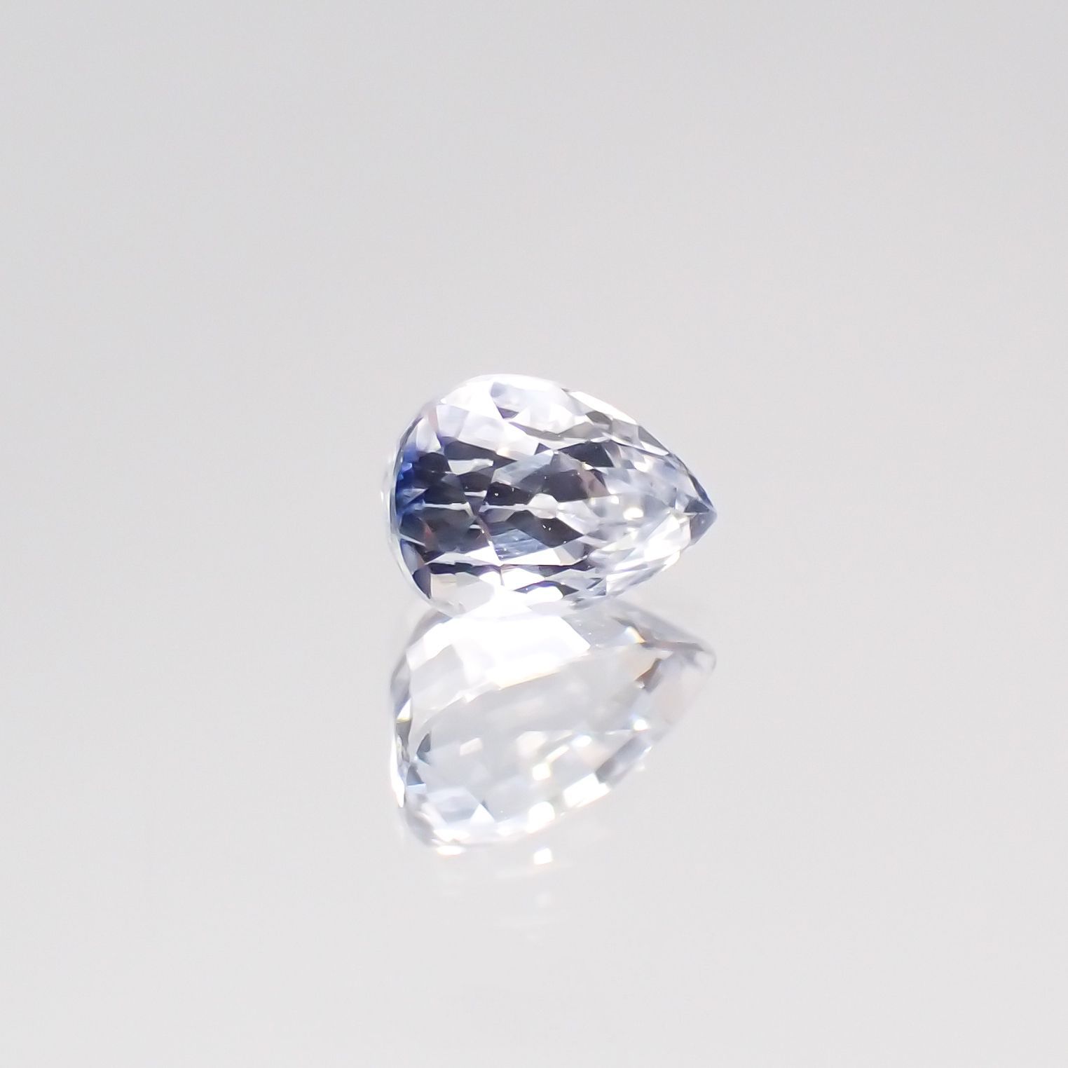 アイスブルーサファイア スリランカ・マダガスカル産 ルース 0.48ct[210611163]5×3.4mm前後