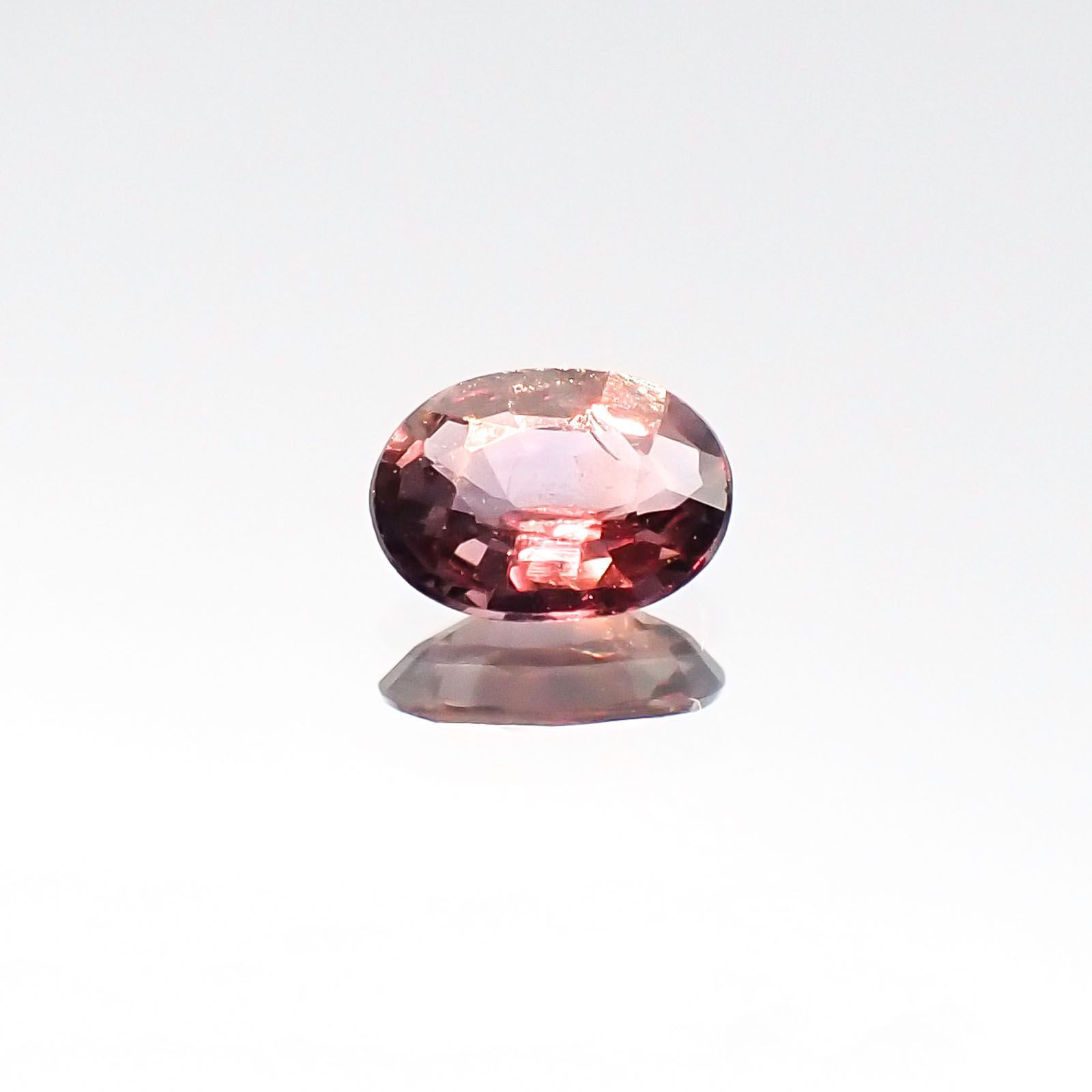 カラーチェンジサファイア 非加熱(宝石名サファイア)タンザニア産 0.31ct 識別済[231023983]5x3.7mm前後