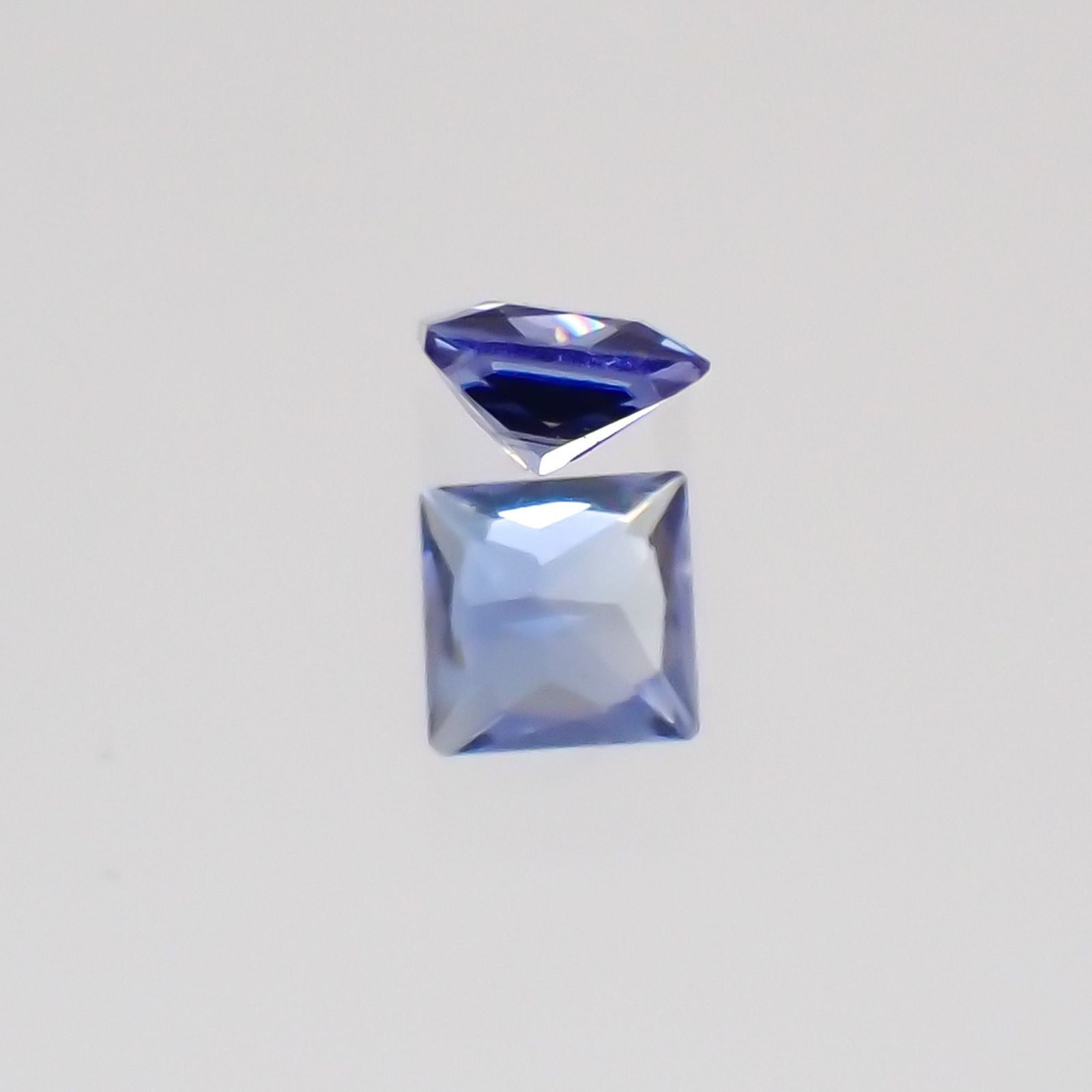 ◇プリンセスカット◇ベニトアイト アメリカ産 ルース 0.045ct[21019039]2×2mm前後