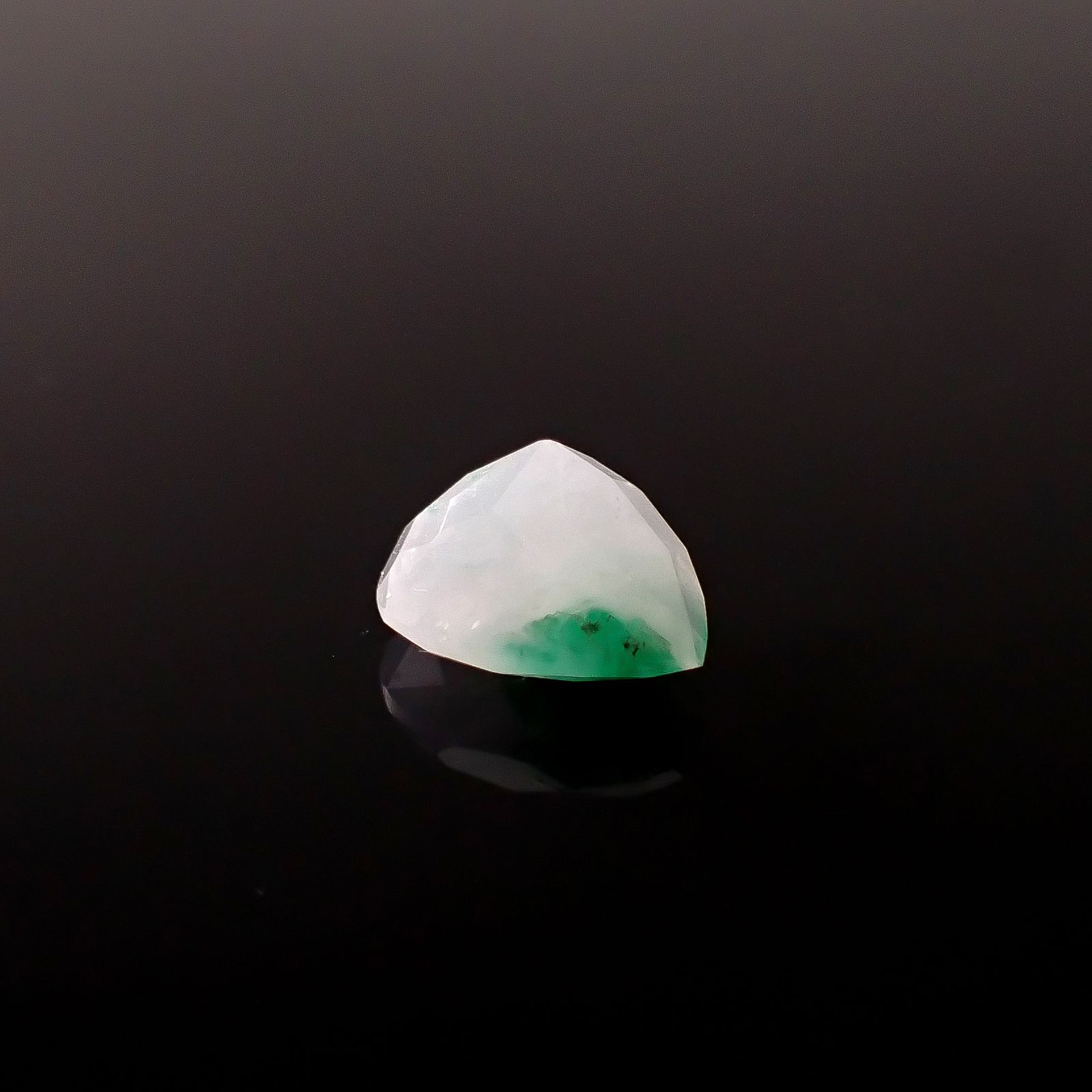 エメラルドインクォーツ パキスタン産 3.59ct / 11x9.7mm前後 [260231655]