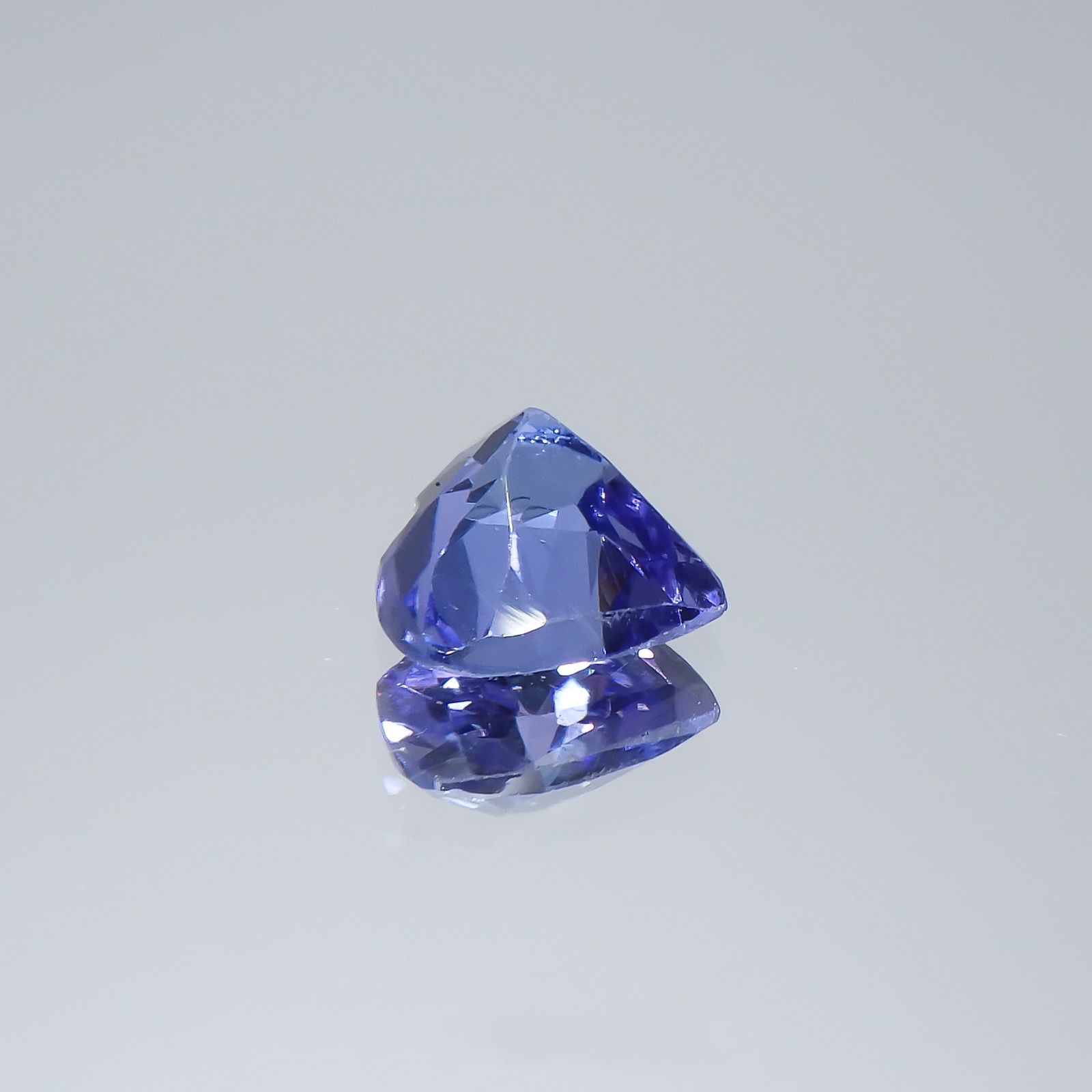 タンザナイト(宝石名タンザナイト)タンザニア産 0.47ct 識別済[220516049]5.1x5.2mm前後