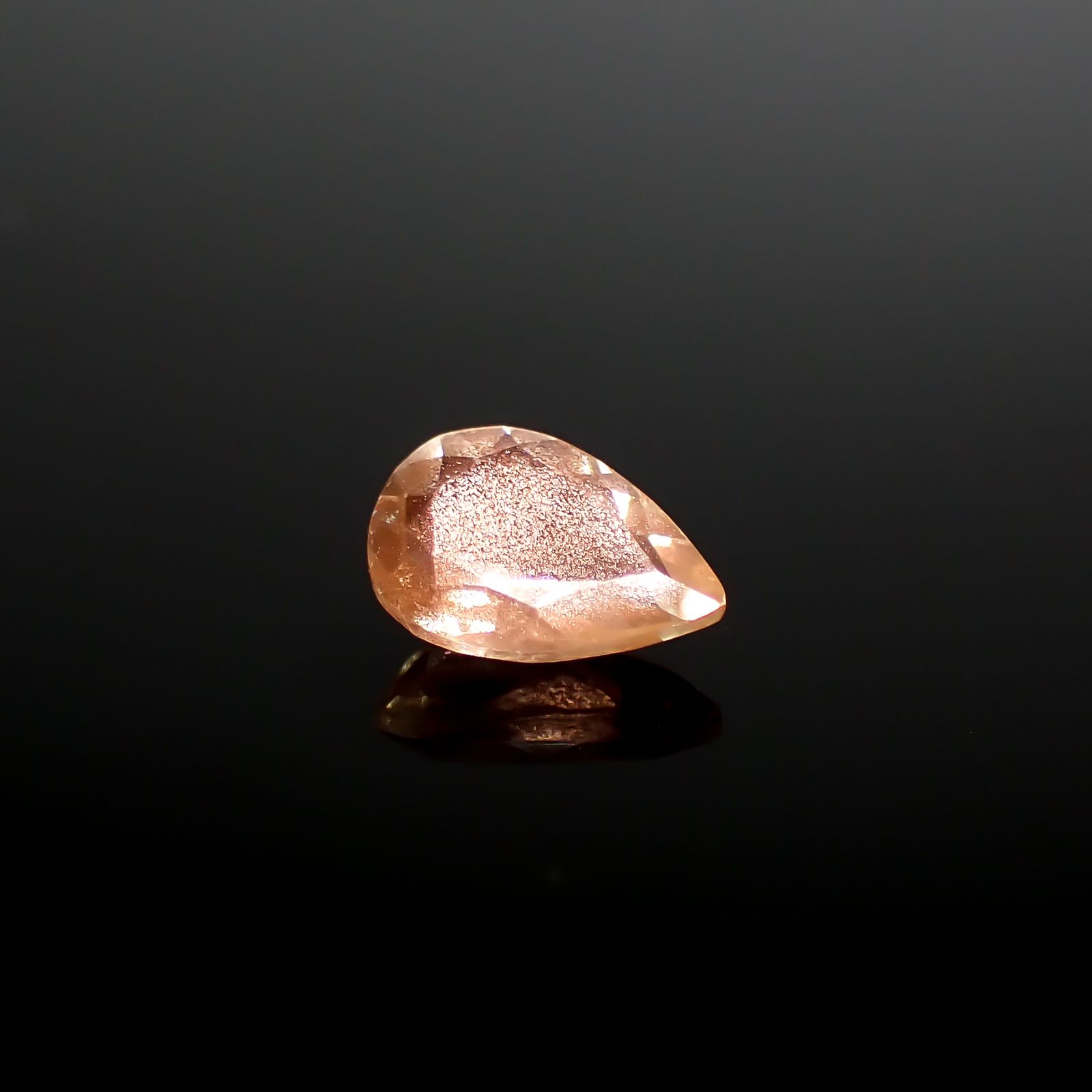 オレゴンサンストーン アメリカ・オレゴン州産 0.61ct[240627875]7.1x5mm前後