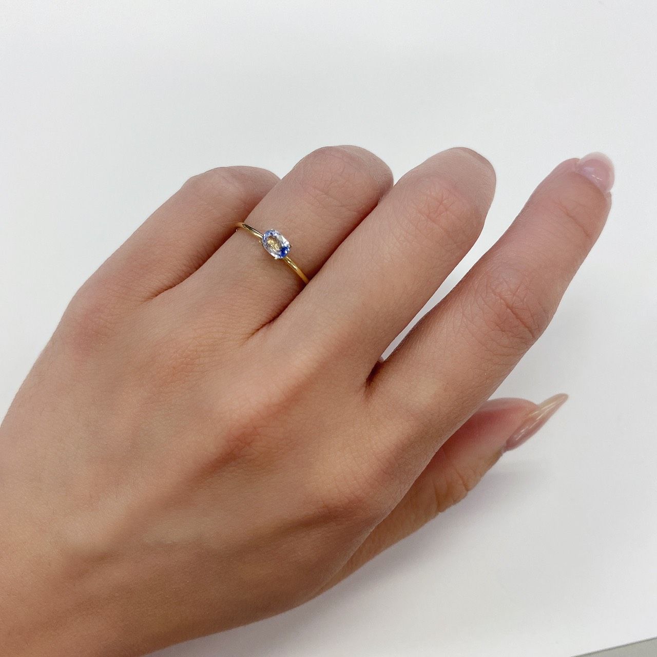 アイスブルーサファイア スリランカ・マダガスカル産 ルース 0.46ct[210611166]5.1×3.6mm前後