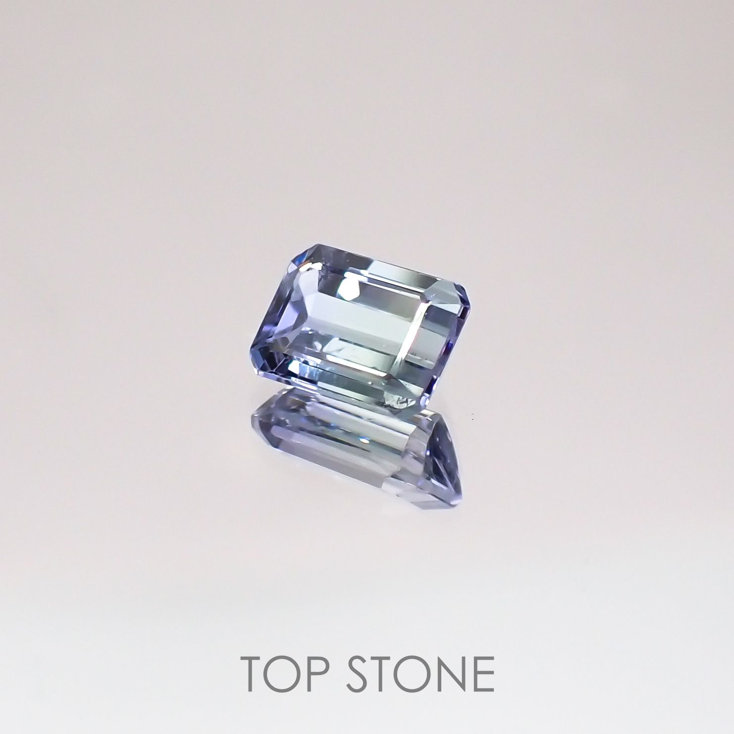 天然バイカラータンザナイトルース0.56ct
