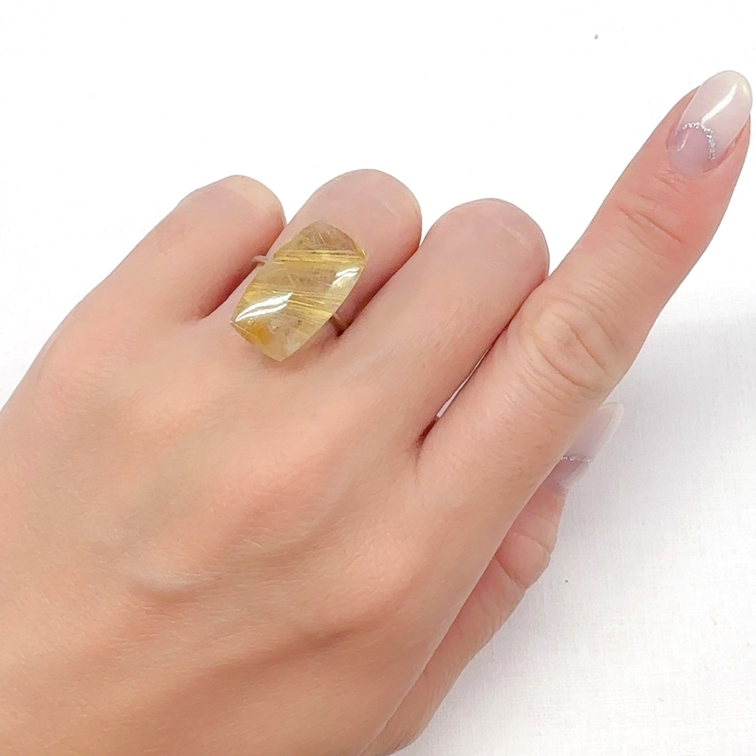 タイチンルチルクオーツ ブラジル産 9.71ct[240427325]20.3x11.5mm前後