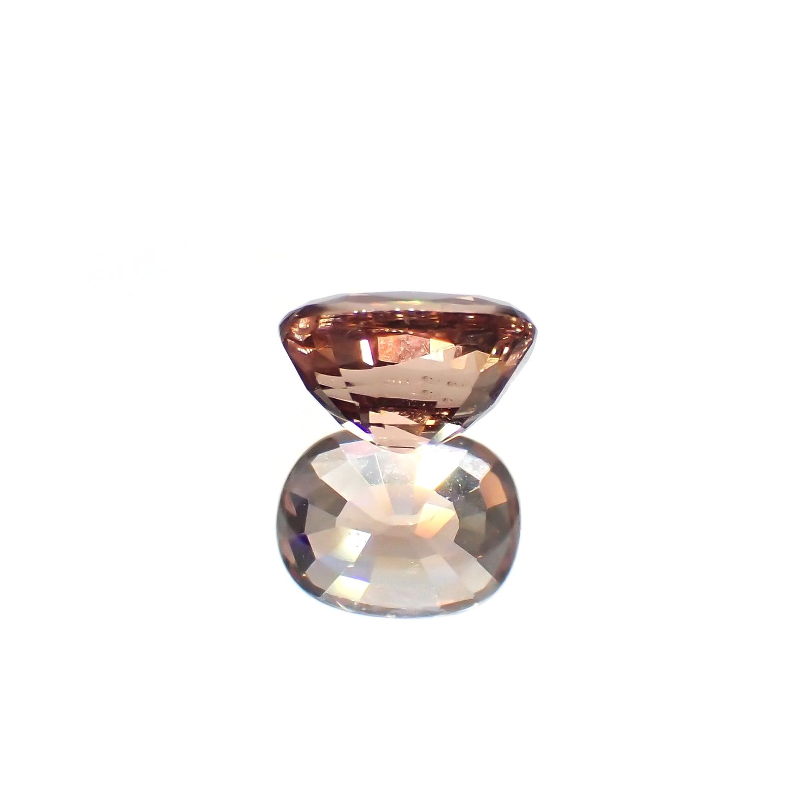 カラーシフトマラヤガーネット(宝石名ガーネット)タンザニア産 識別済 1.34ct / 6.8x5.3mm前後 [260415011]