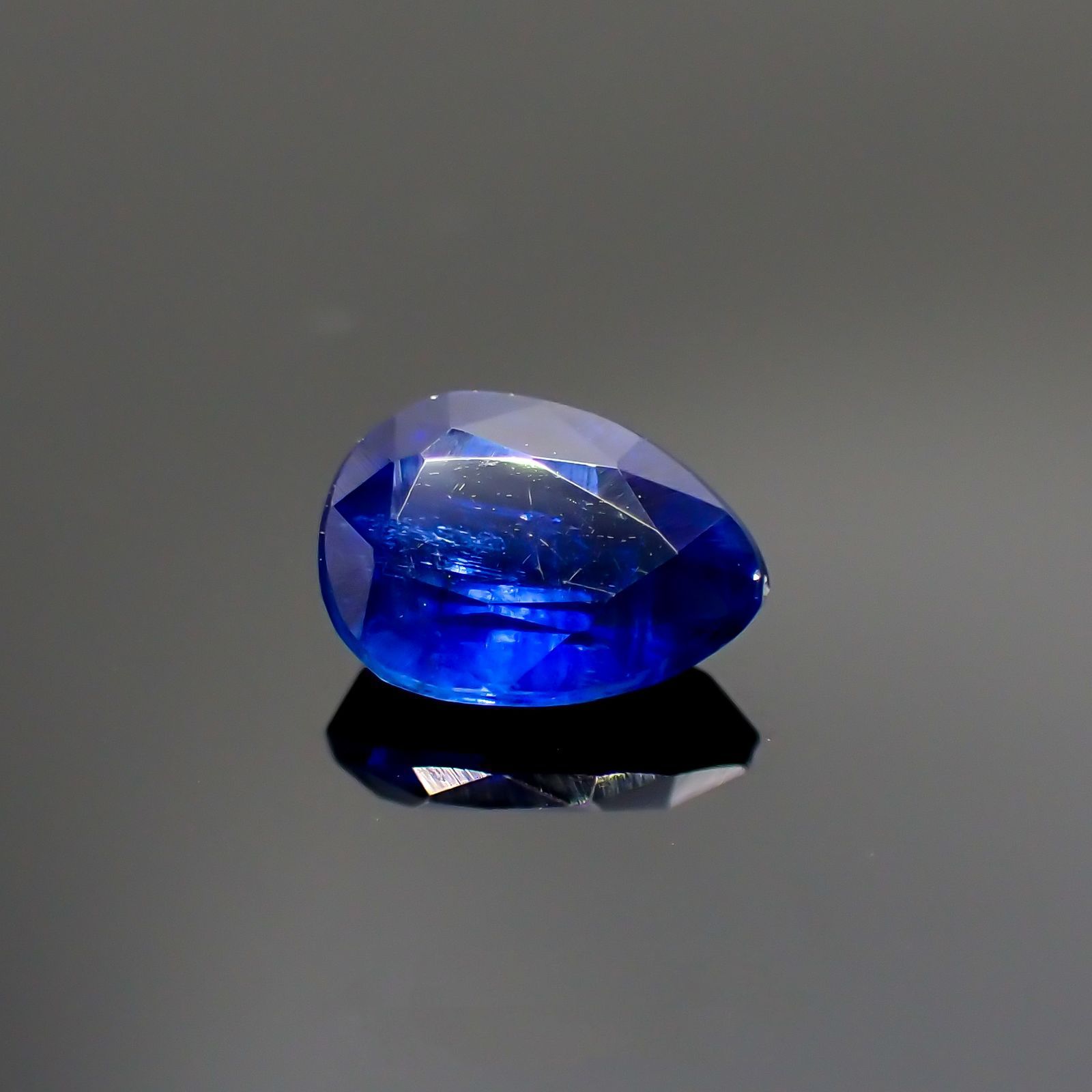カイヤナイト(宝石名カイヤナイト)ネパール産 0.92ct 識別済[231023930]7.1x5.1mm前後