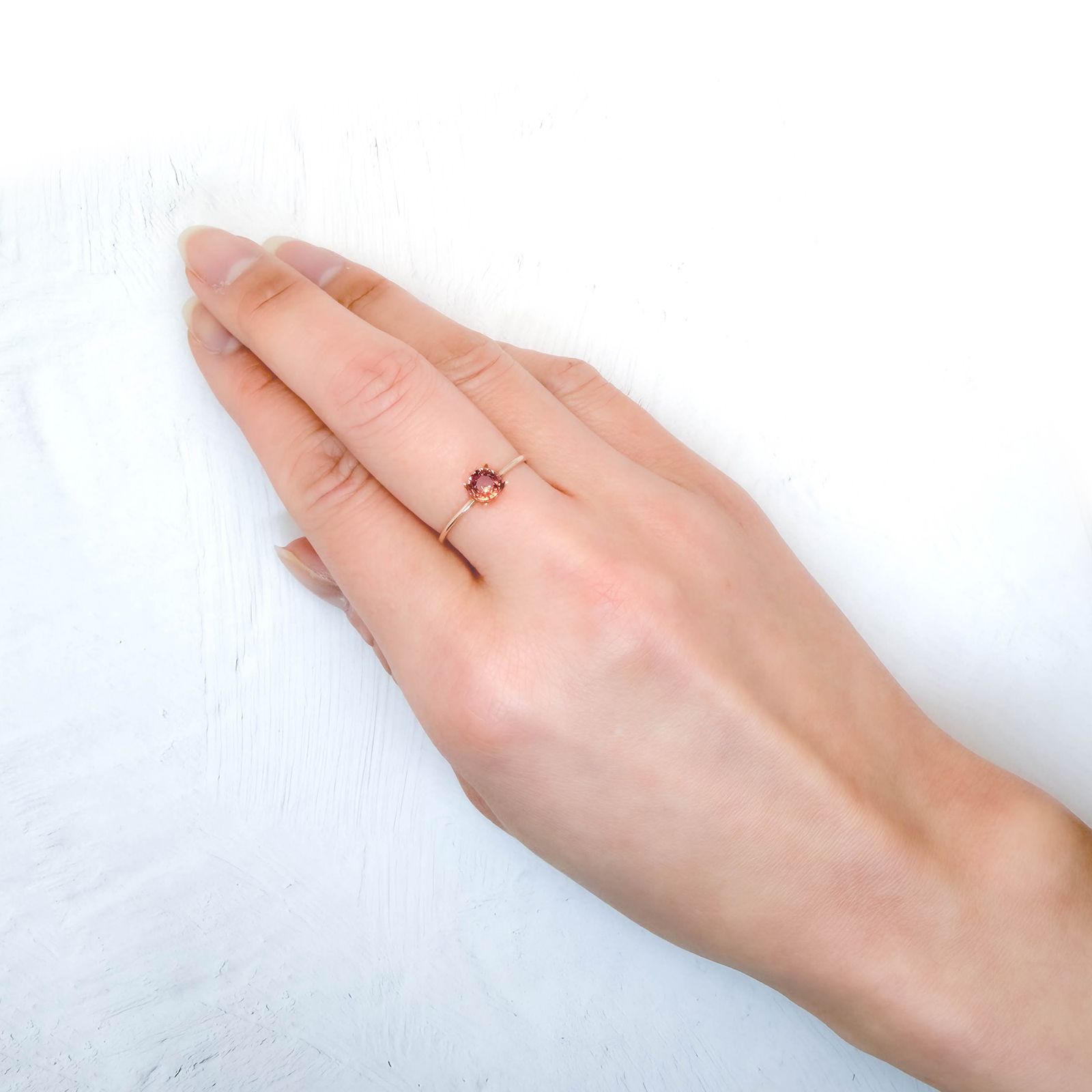 パパラチャサファイア 非加熱(宝石名サファイア/別名パパラチャ・サファイア)スリランカ/マダガスカル産 GIA鑑付 0.58ct / 4.95x5mm前後 [260131615]