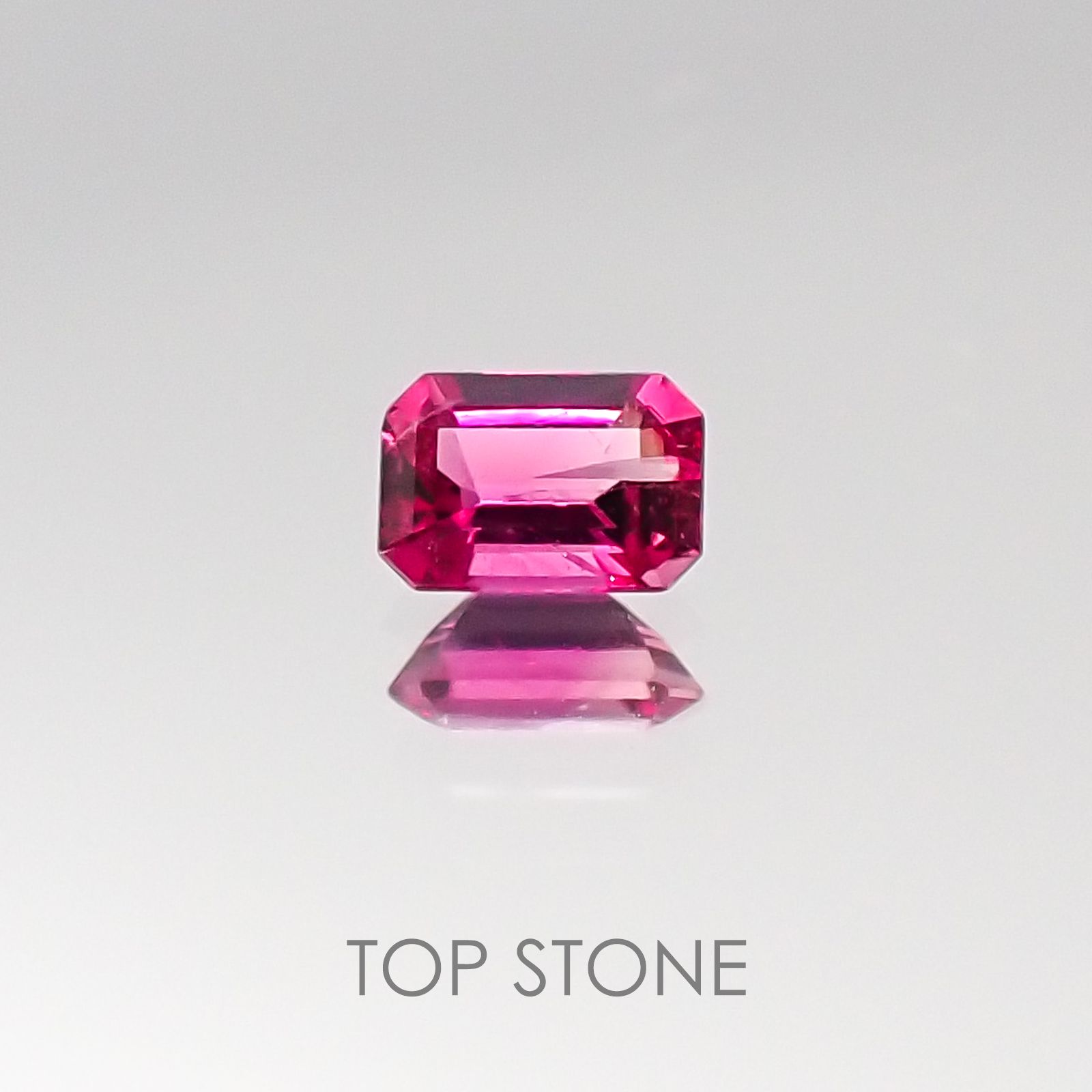 レッドベリル アメリカ・ユタ州産 ルース 0.12ct[20085218]3.8×2.6mm前後