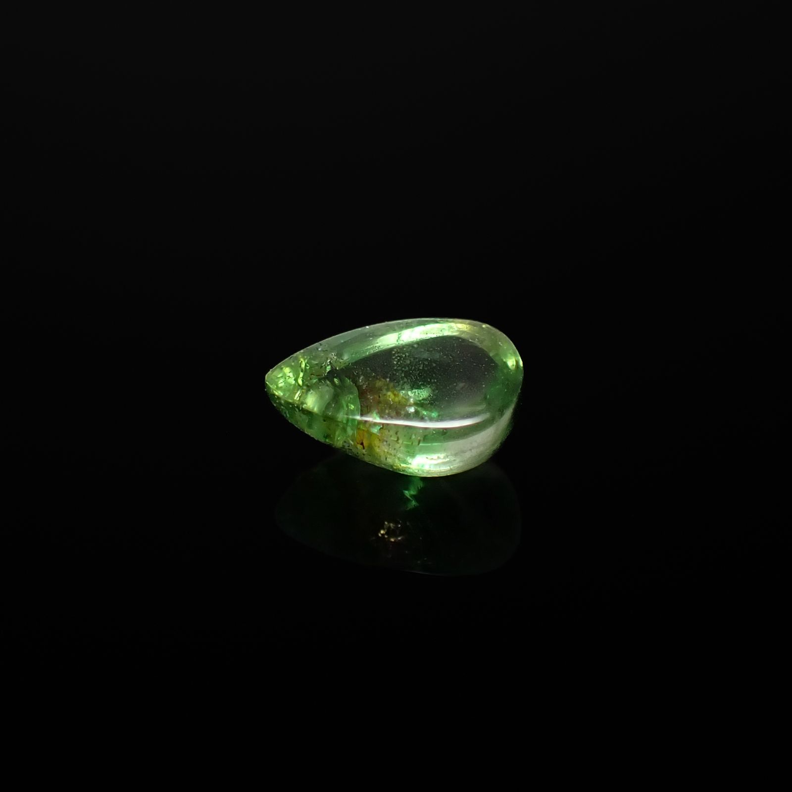バイカラーツァボライト(宝石名グリーン グロッシュラー・ガーネット)タンザニア産 0.97ct 識別済[240928892]7x4.9mm前後
