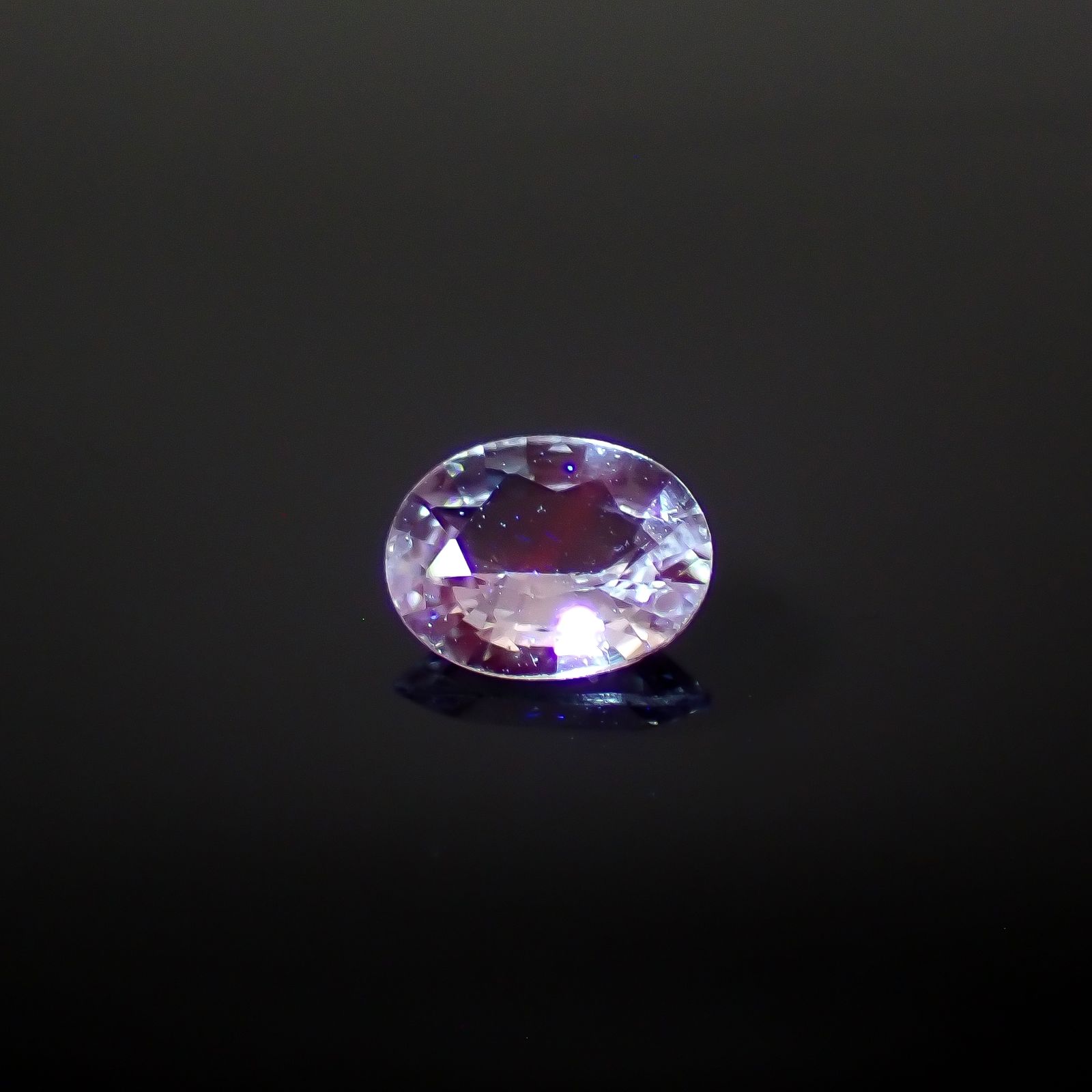 カラーレスサファイア スリランカ産 0.59ct[240527485]6.2x4.9mm前後