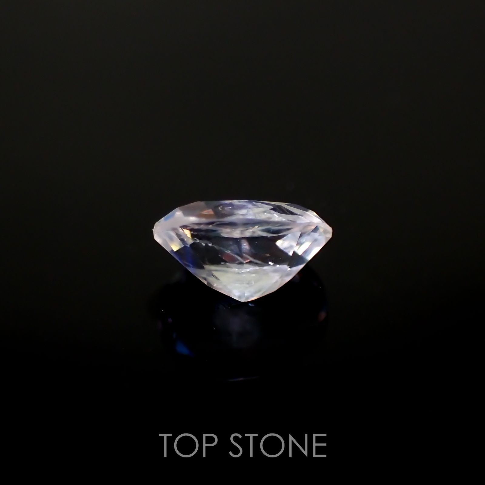 レインボームーンストーン(宝石名ラブラドライト)タンザニア産 0.61ct 識別済[220717207]6.5x5mm前後