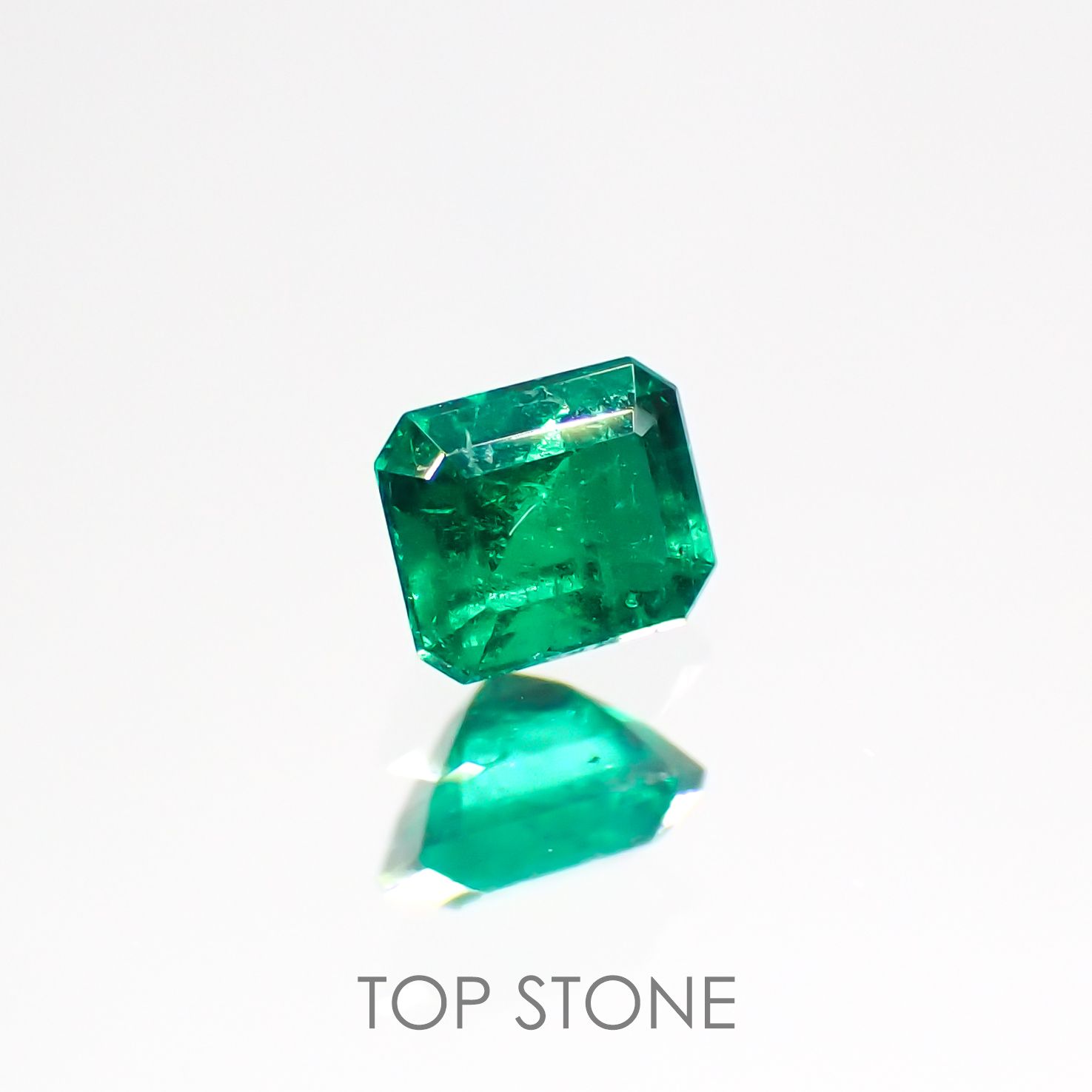 エメラルド(宝石名エメラルド) コロンビア産 0.13ct 識別済[201912837]3.2×2.6mm前後