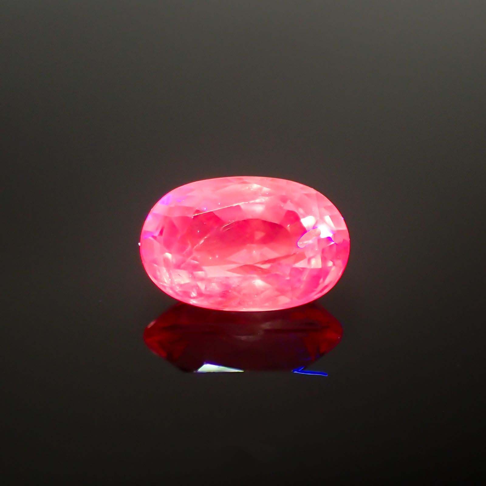 ピンクスピネル(宝石名ピンク・スピネル)タンザニア産 1.212ct ソ付(彩珠)[230722571]7.6x5mm前後