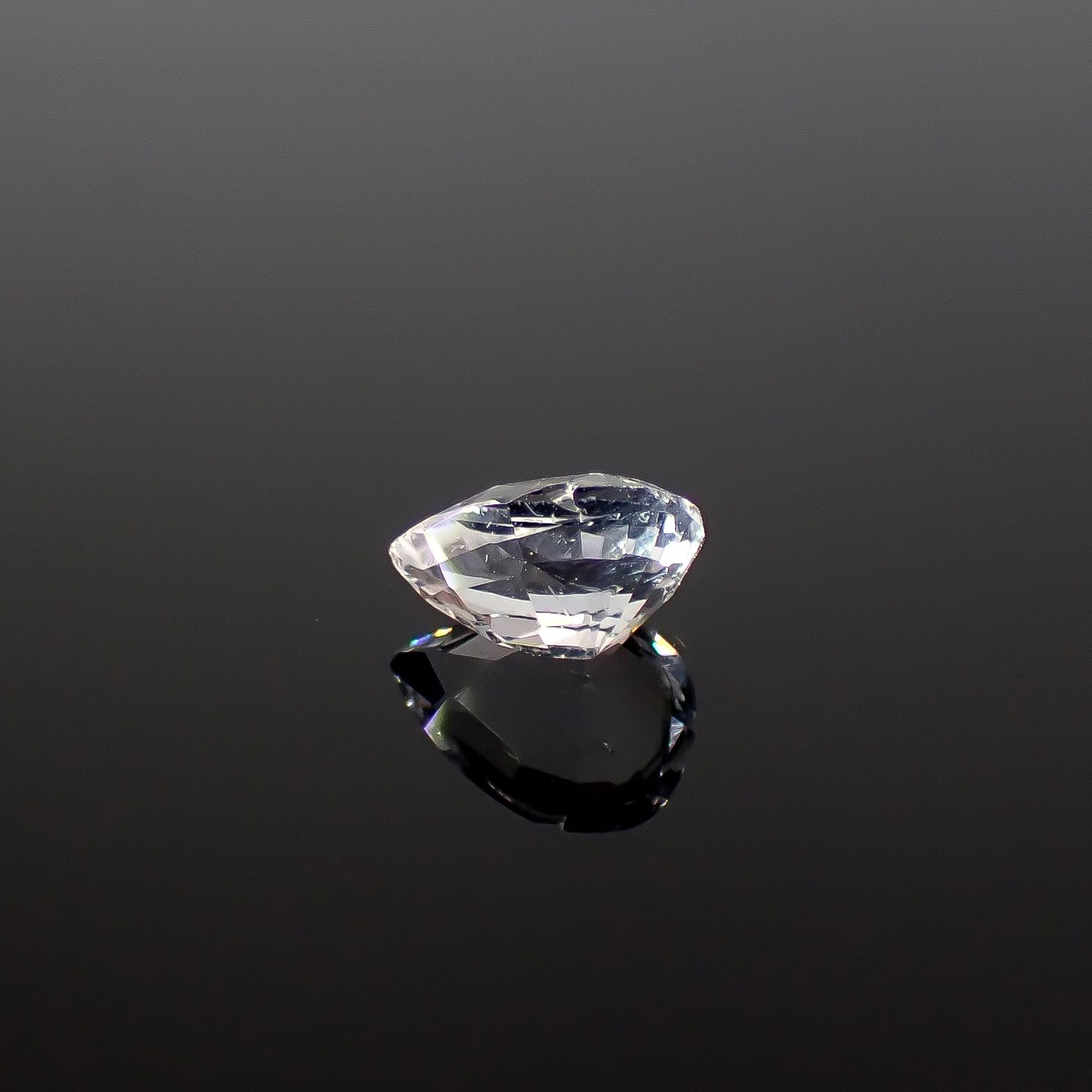 テネブレッセンススキャポライト アフガニスタン産 0.48ct / 6.4x4.6mm前後 [260432039]