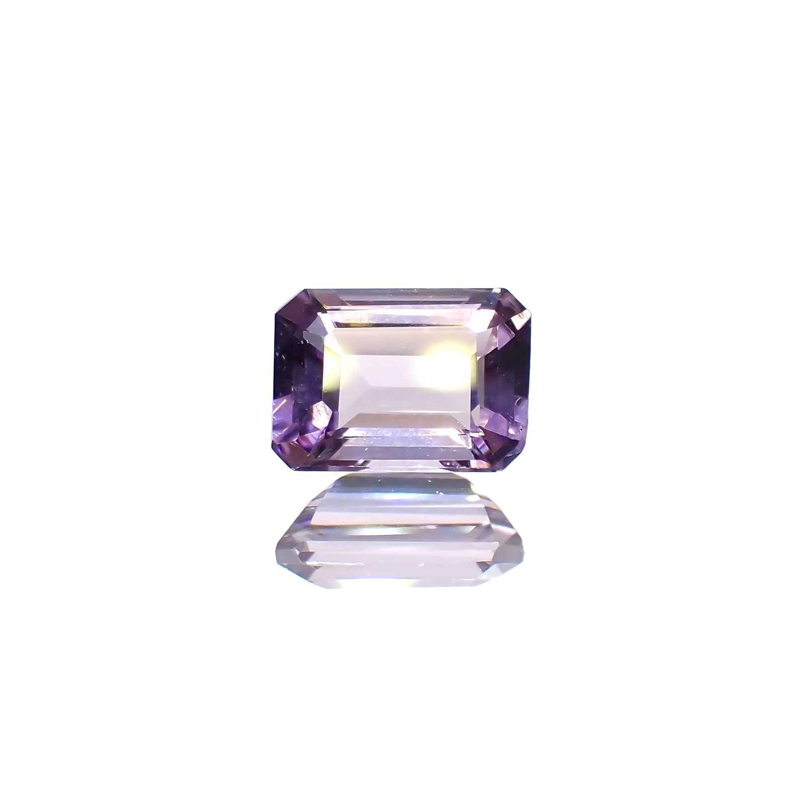 マリアライト フルオレッセンス(宝石名パープル・スキャポライト)スリランカ産 識別済 0.66ct / 6.2x4.5mm前後 [260514879]