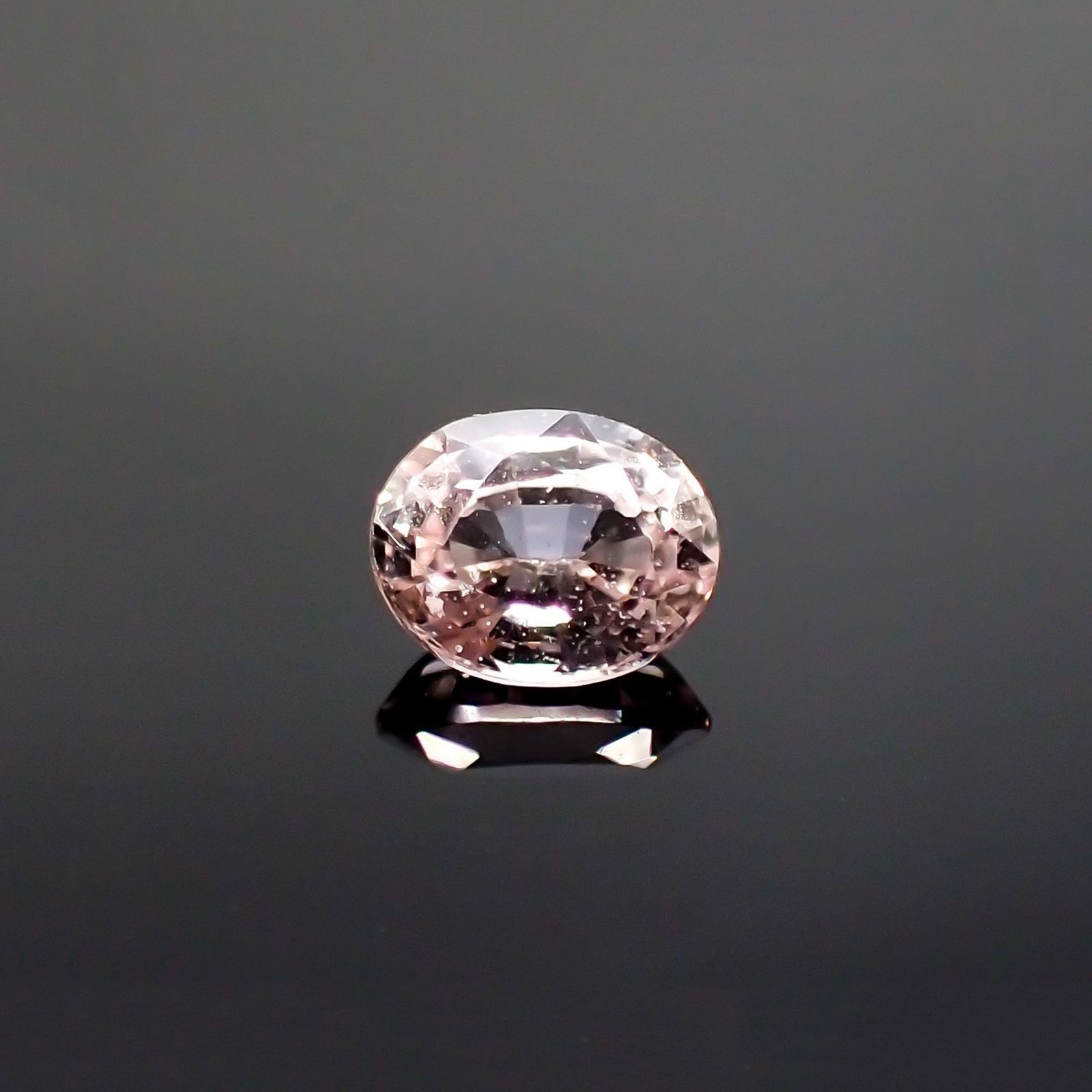 ピンクサファイア(宝石名ピンク・サファイア) マダガスカル/スリランカ産 識別済 0.57ct / 5.3x4.2mm前後 [210712556]