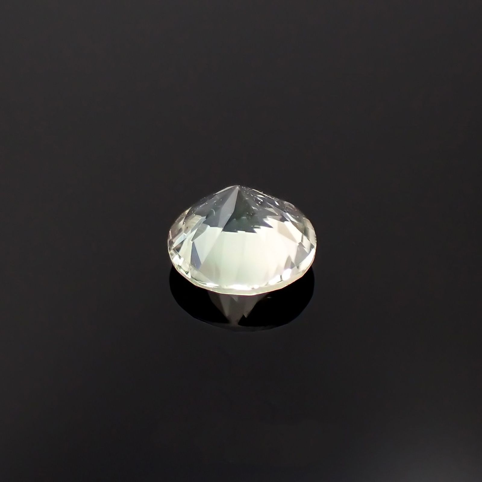 バイカラーオレゴンサンストーン アメリカ・オレゴン州産 0.65ct / 5.9x5.9mm前後 [230220682]