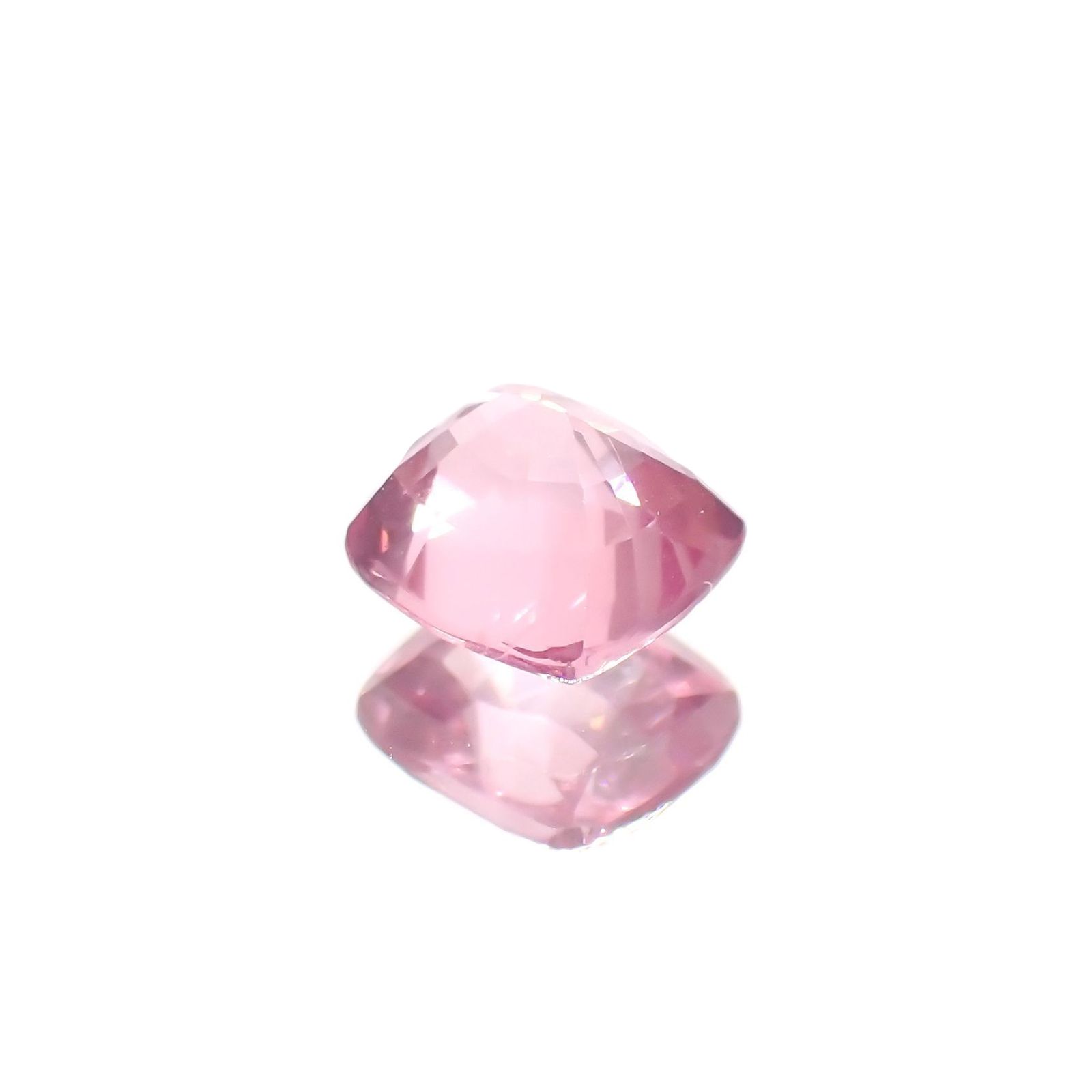 ピンクスピネル(宝石名ピンク・スピネル)タンザニア産 ソ付(彩珠) 1.305ct / 6.4x5.9mm前後 [231124093]